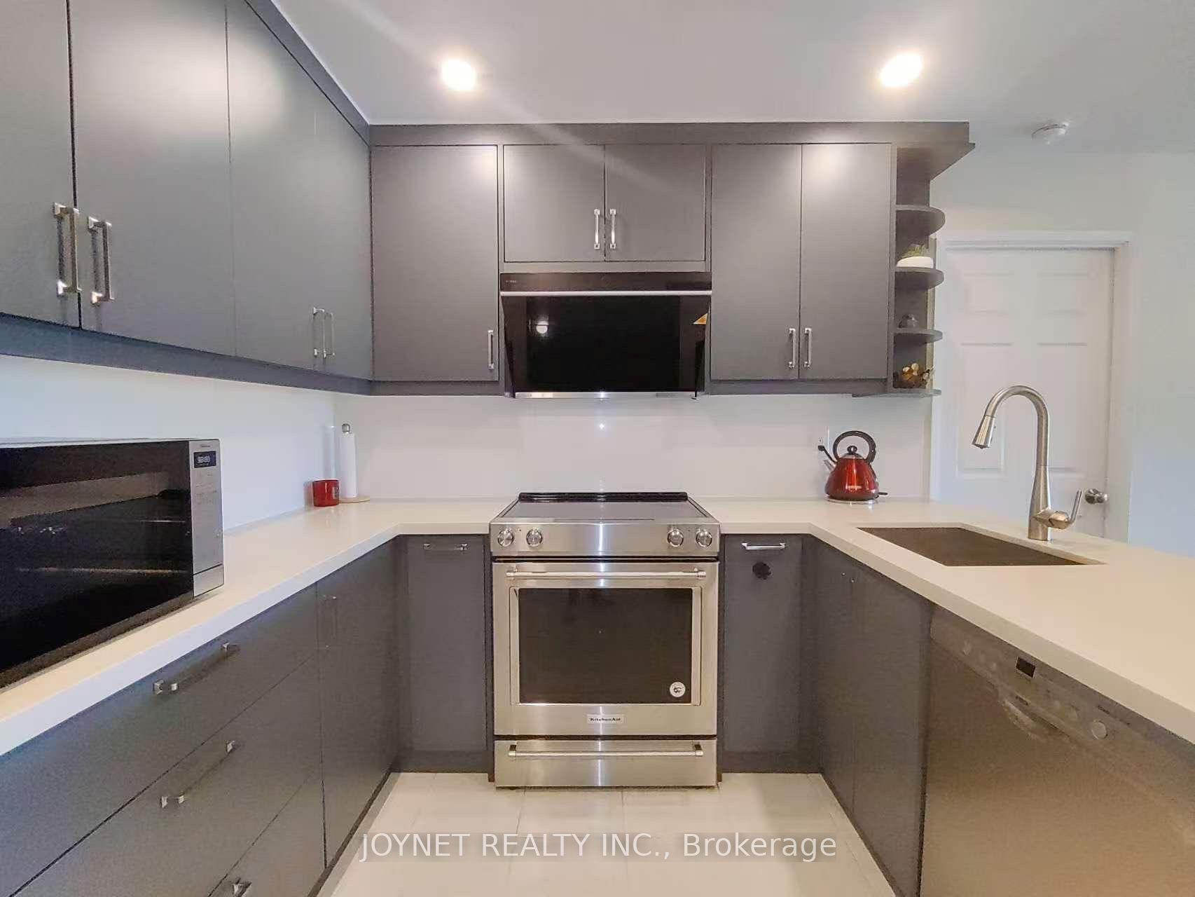 309 Major Mackenzie Drive E 721, Richmond Hill, ON L4C 9V5 photo 4