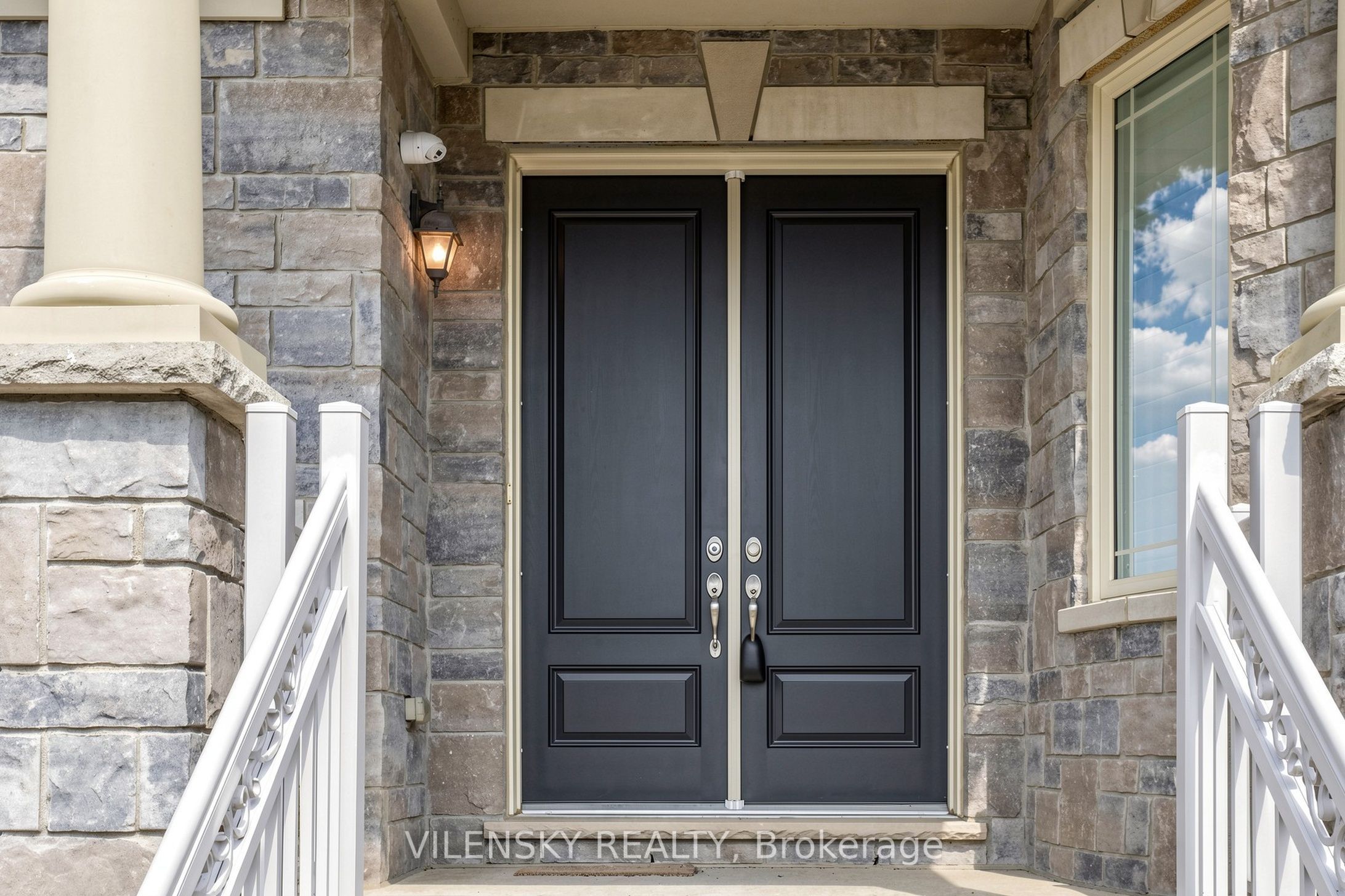 95 Chesney Crescent, Vaughan, ON L4H 4A5 photo 2