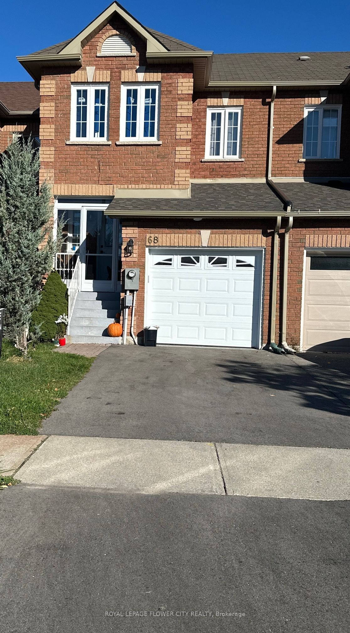 68 Denton Circle, Vaughan, ON L6A 2N4 photo 2