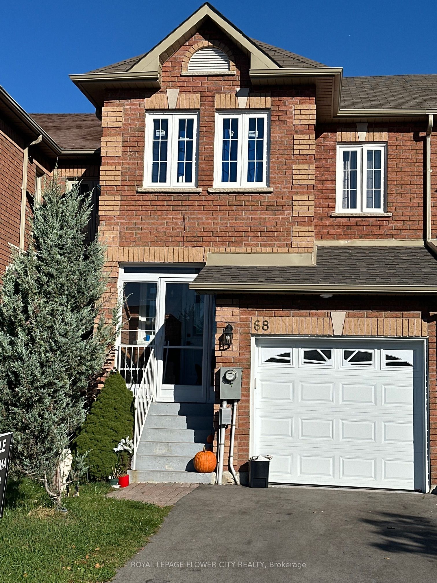 68 Denton Circle, Vaughan, ON L6A 2N4 photo 3