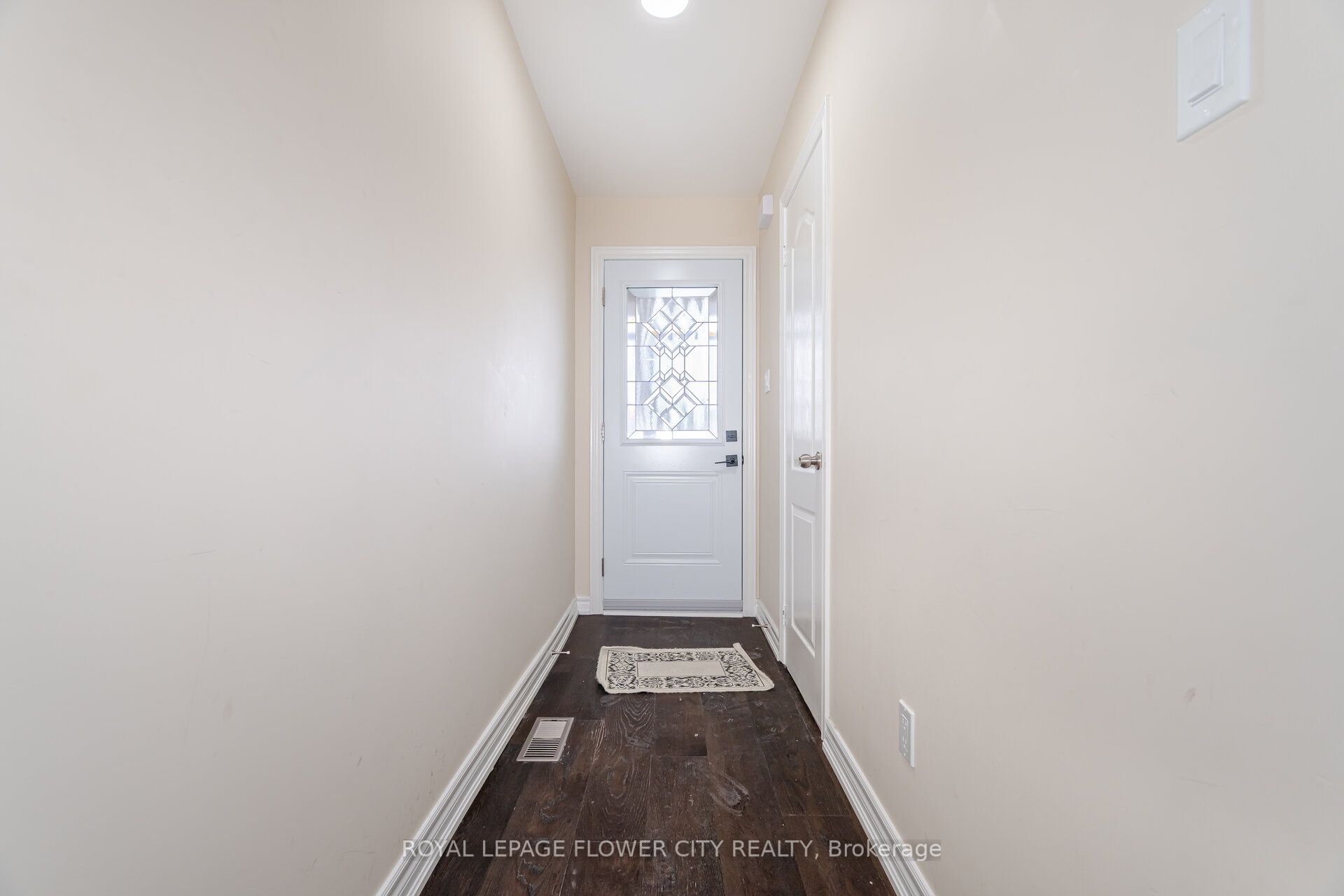 68 Denton Circle, Vaughan, ON L6A 2N4 photo 4