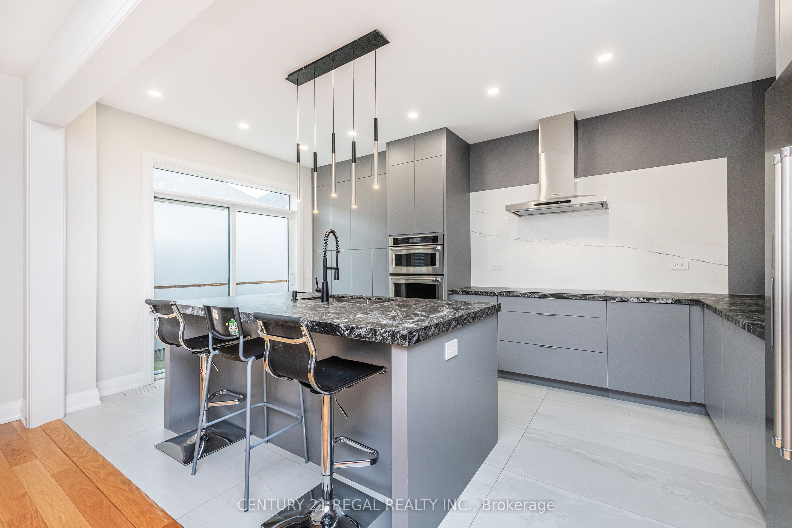 13 Neilly Terrace, Bradford West Gwillimbury, ON L3Z 4K9