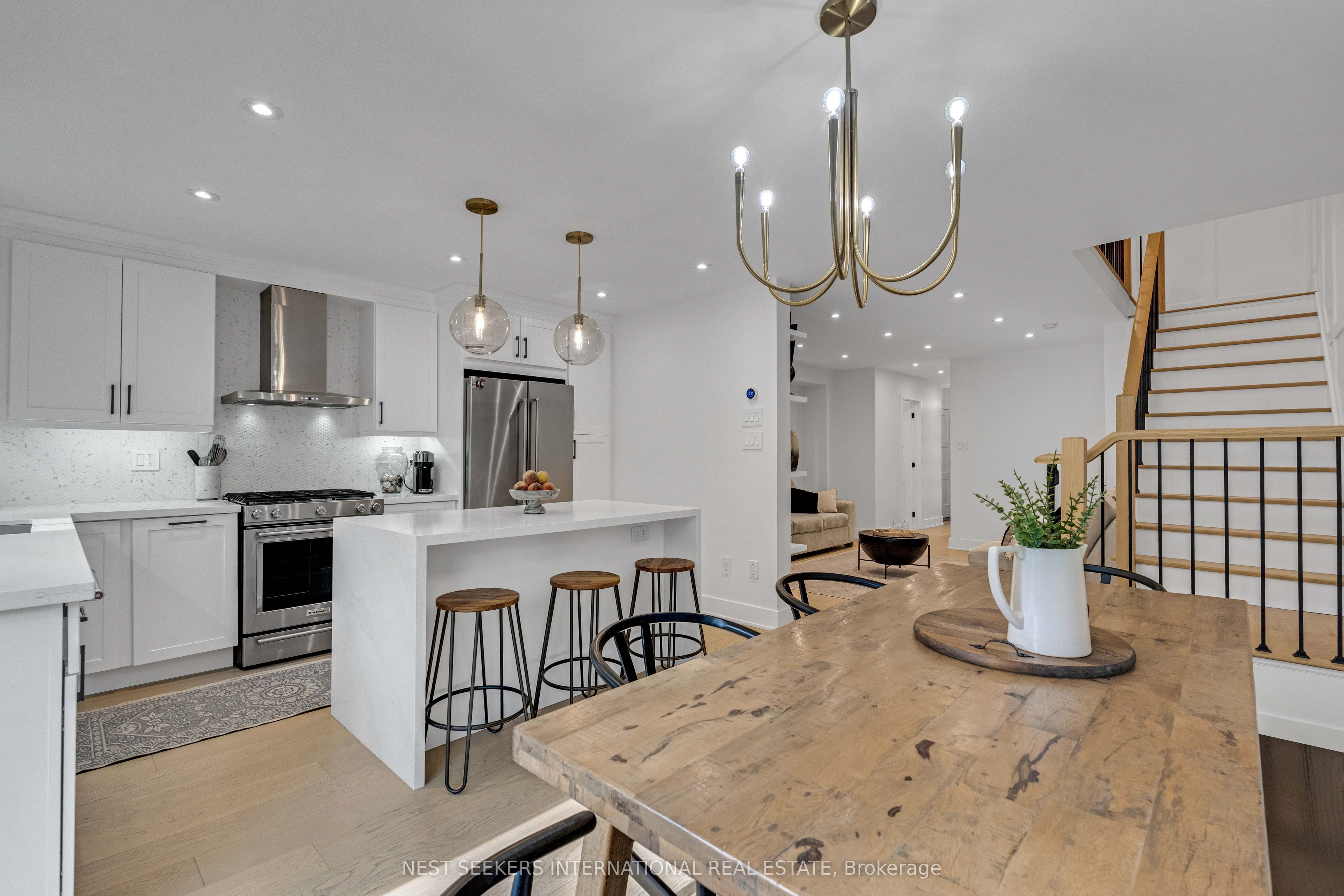 233 Venice Gate Drive, Vaughan, ON L4H 0G1 photo 2