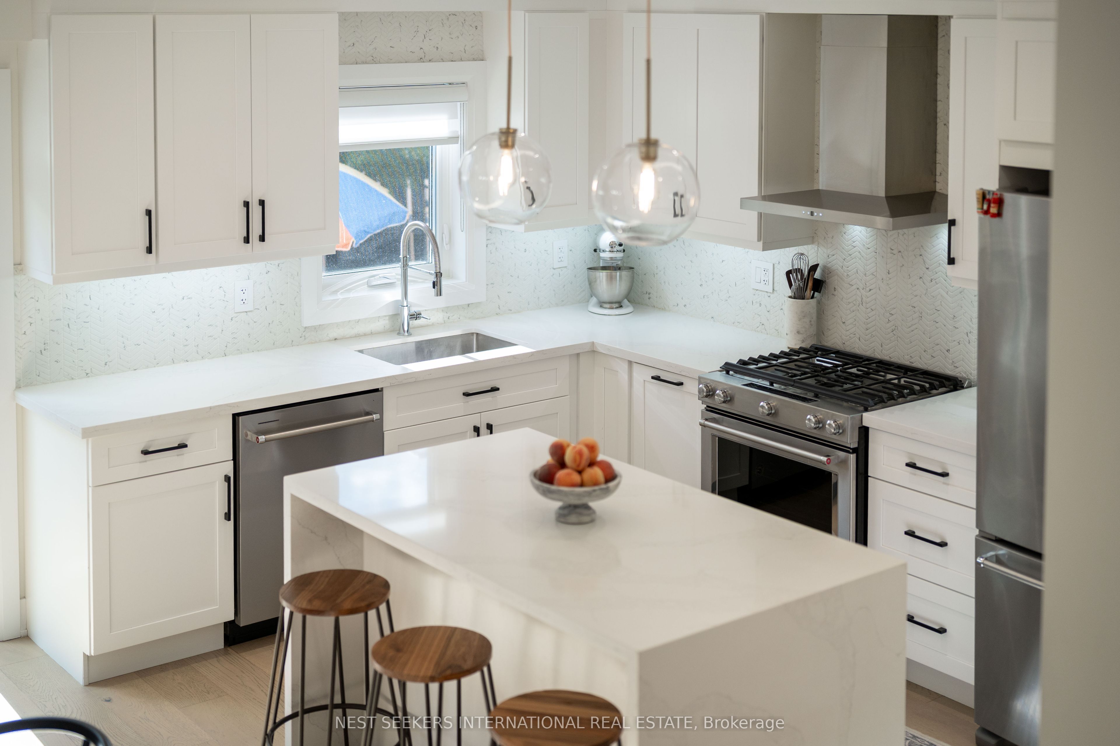 233 Venice Gate Drive, Vaughan, ON L4H 0G1 photo 5