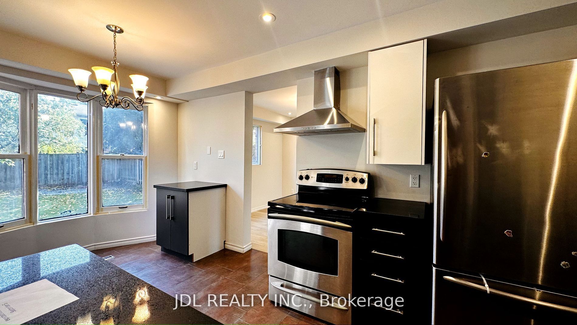127 Huntington Park Drive, Markham, ON L3T 7C8 photo 2