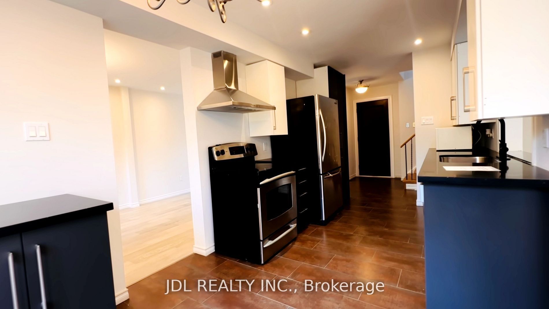 127 Huntington Park Drive, Markham, ON L3T 7C8 photo 3