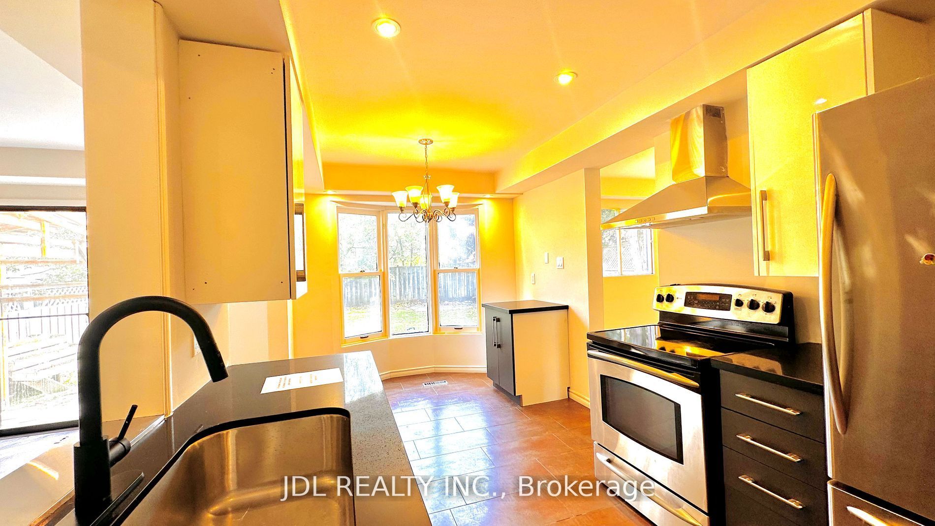 127 Huntington Park Drive, Markham, ON L3T 7C8 photo 4