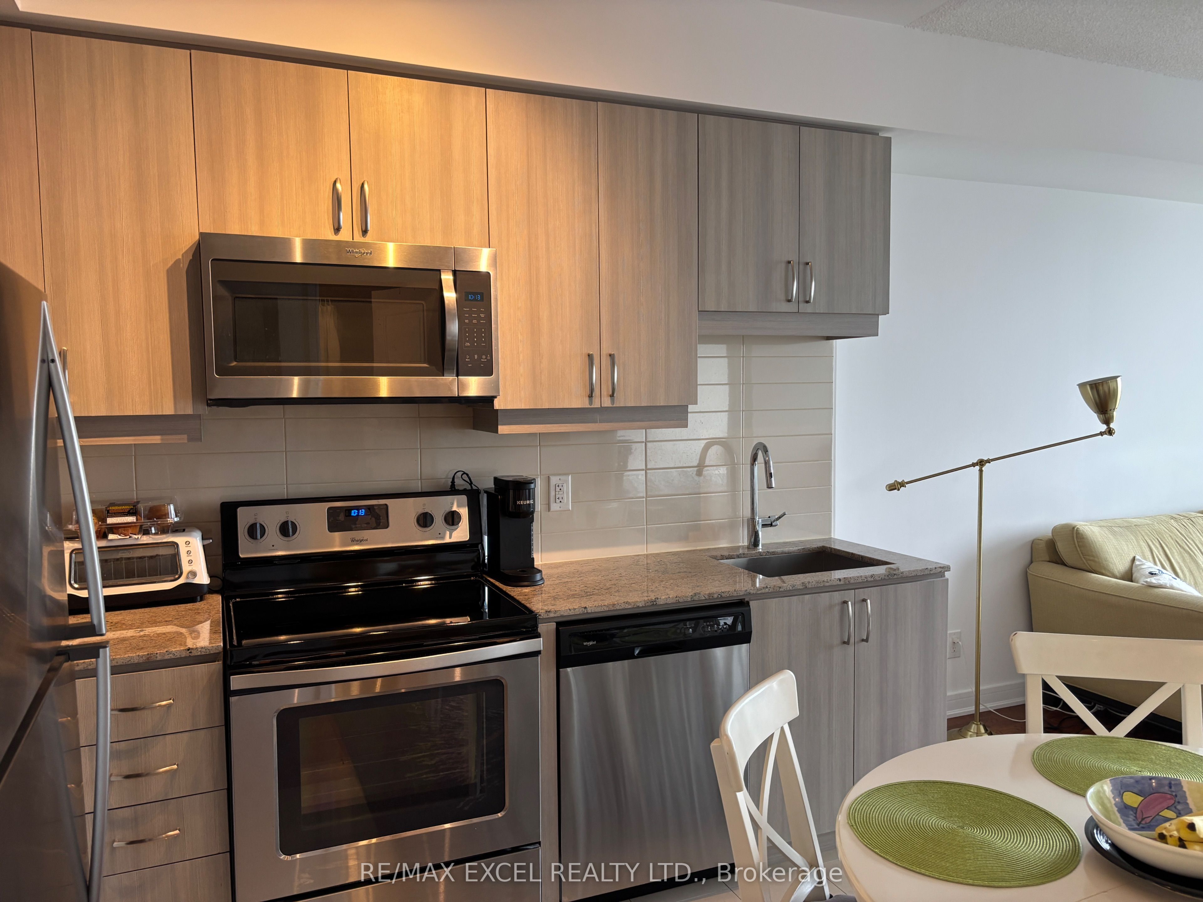 9201 Yonge Street 2304, Richmond Hill, ON L4C 1H9 photo 5