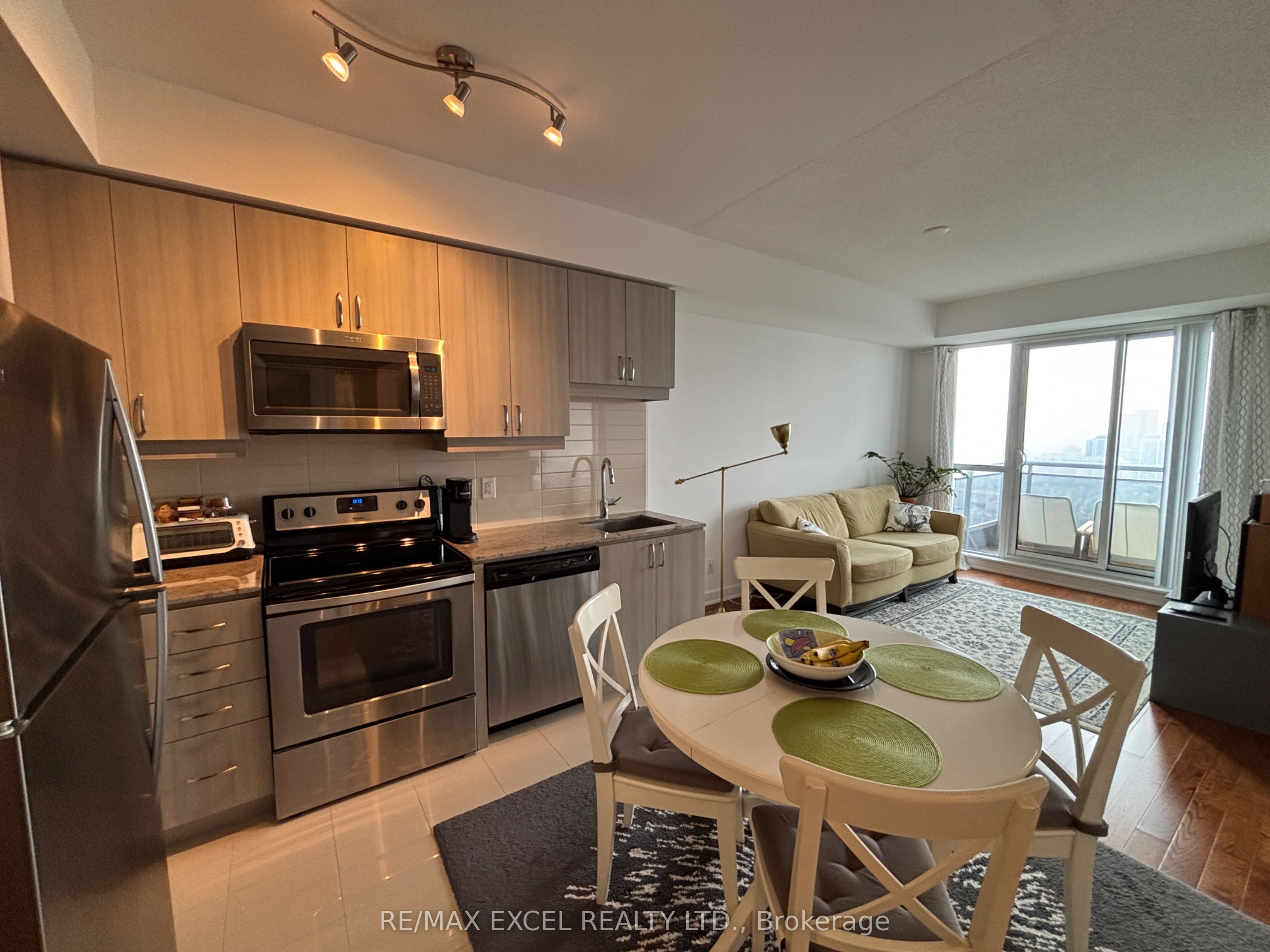 9201 Yonge Street 2304, Richmond Hill, ON L4C 1H9 photo 5
