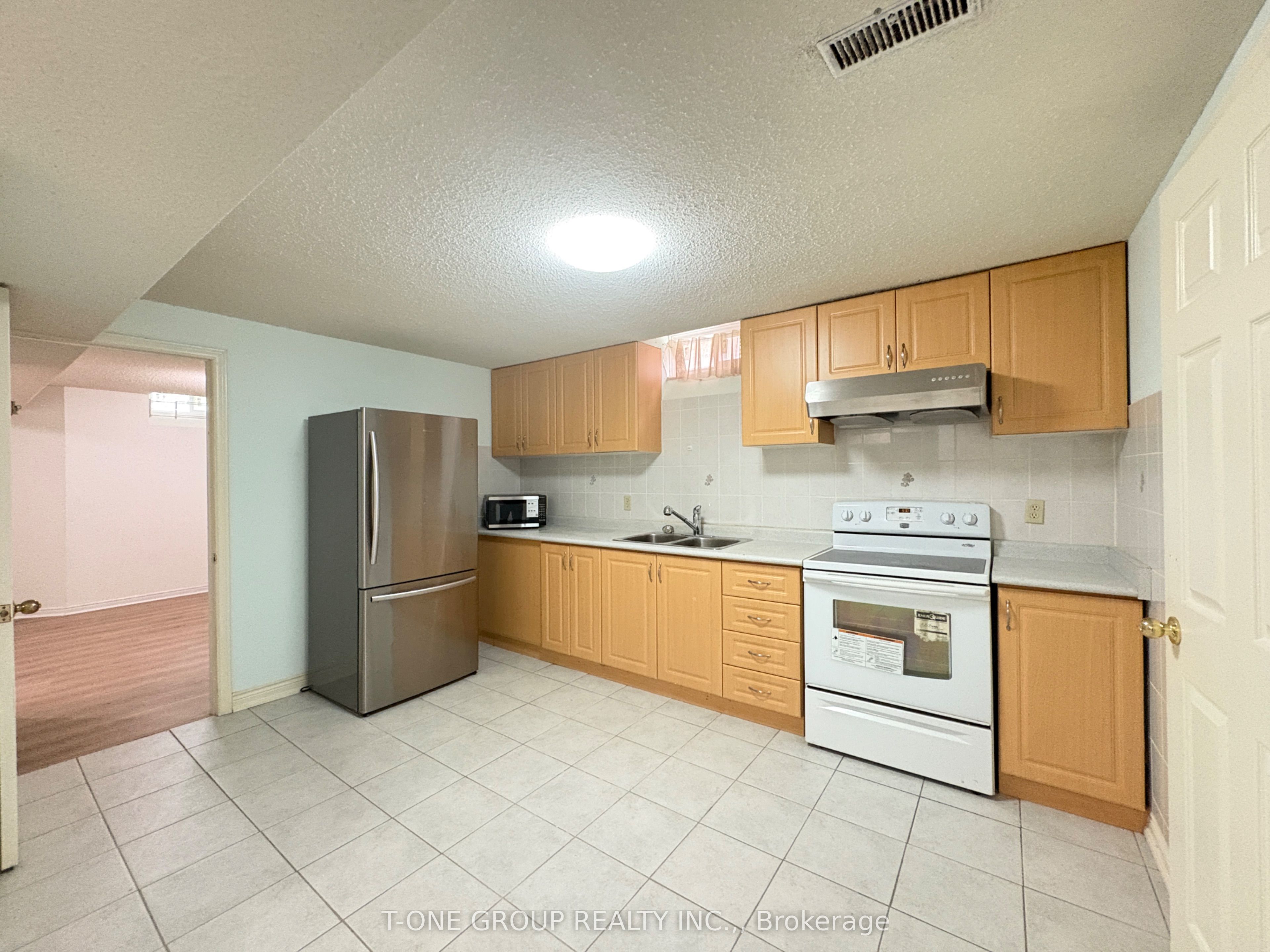 39 Loweswater Avenue Bsmt w/ Sep Ent, Markham, ON L3R 7W8 photo 3