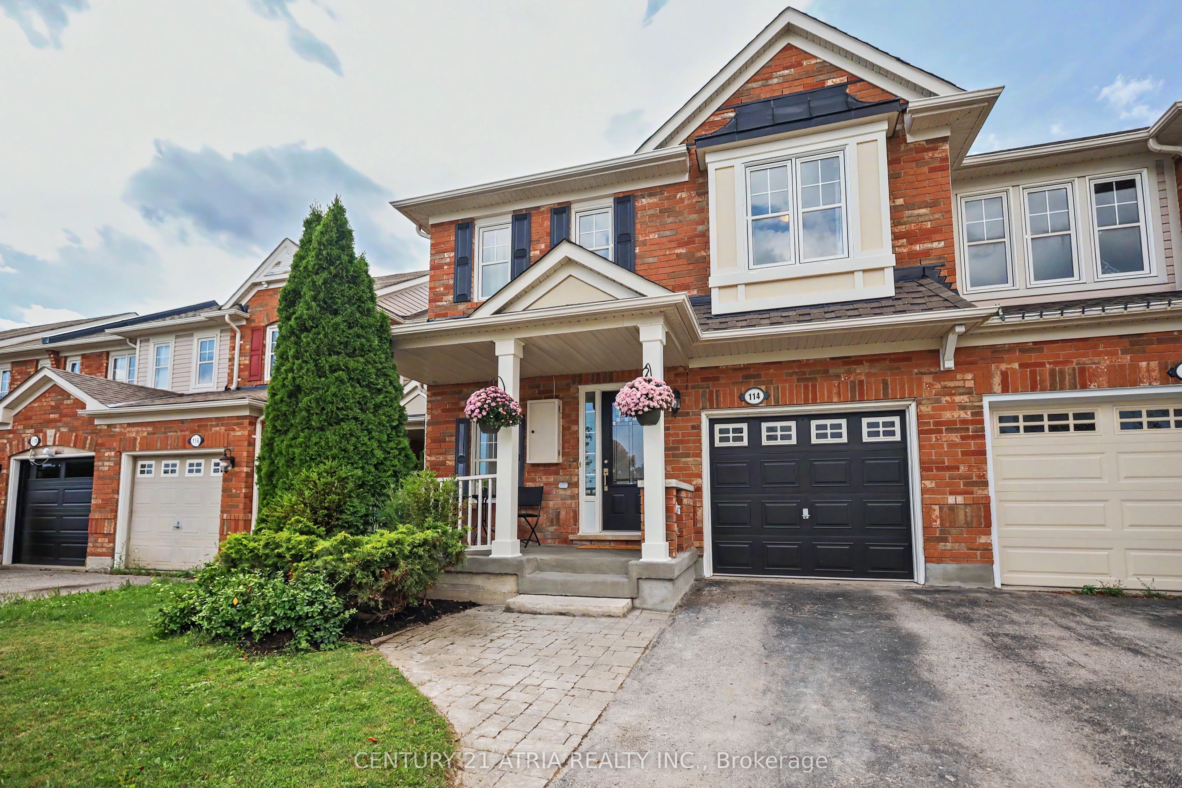 114 Dougherty Crescent, Whitchurch-Stouffville, ON L4A 0A7 photo 2