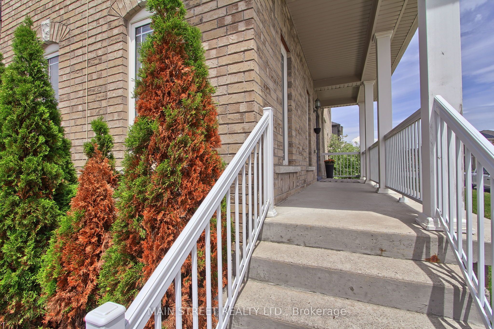 34 Grey Wing Avenue, Georgina, ON L4P 0B8 photo 4