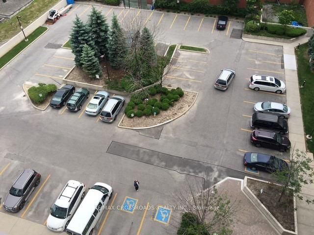 9015 Leslie Street 1118, Richmond Hill, ON L4B 3B6 photo 2