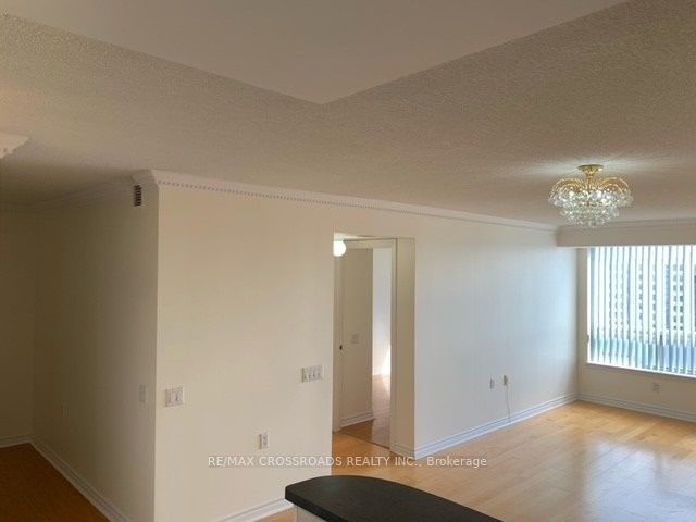9015 Leslie Street 1118, Richmond Hill, ON L4B 3B6 photo 4