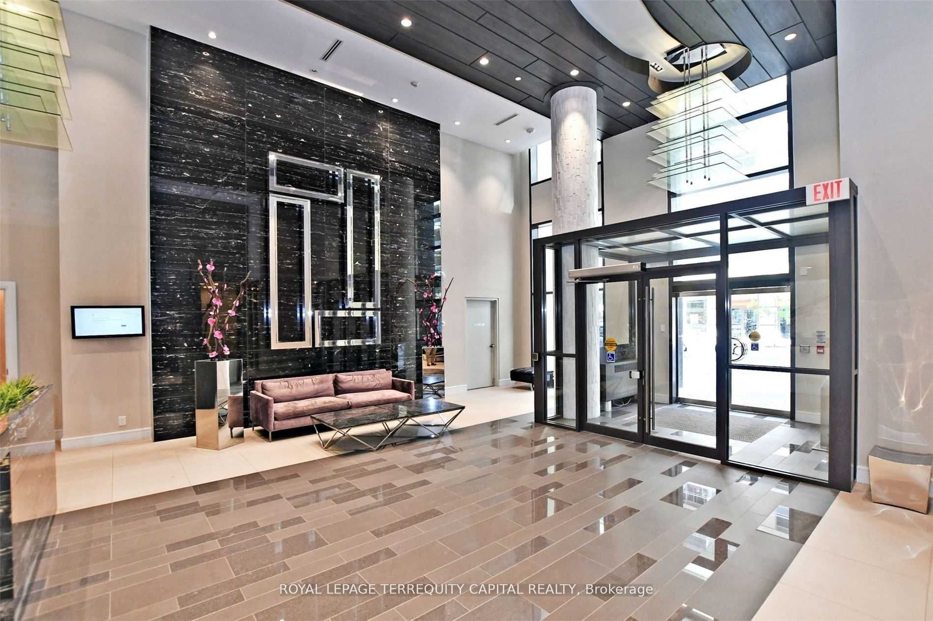 9199 Yonge Street 406, Richmond Hill, ON L4C 1H7 photo 2