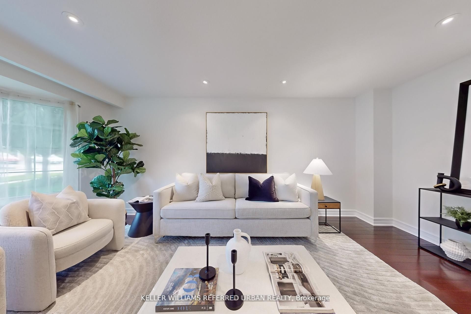 158 Walton Drive, Aurora, ON L4G 3R8
