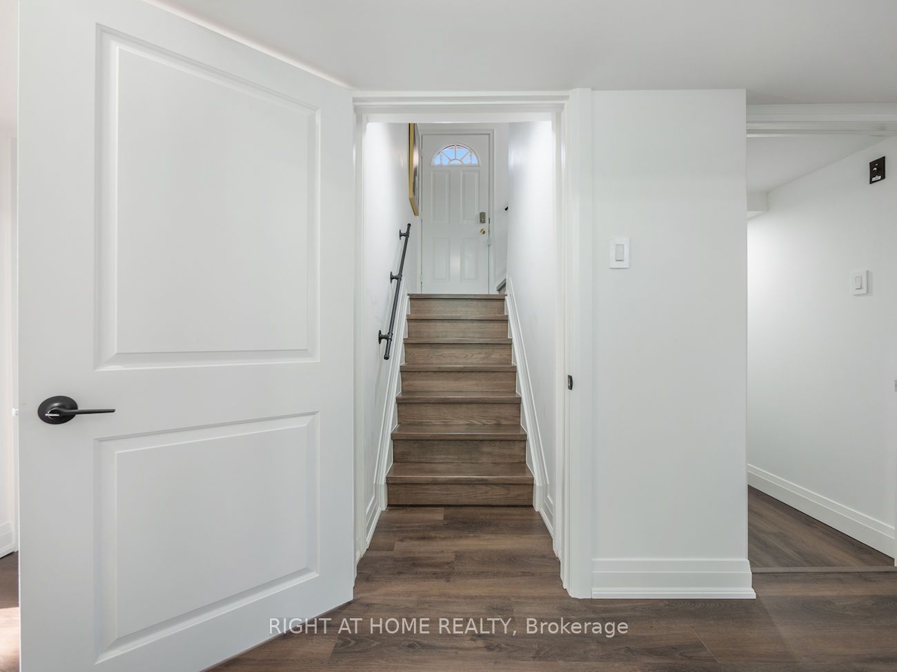 186 Driscoll Road Bsmt, Richmond Hill, ON L4C 4H7 photo 2