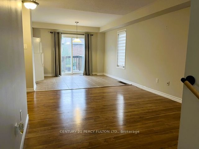 872 Oaktree Crescent, Newmarket, ON L3X 2Y7 photo 5