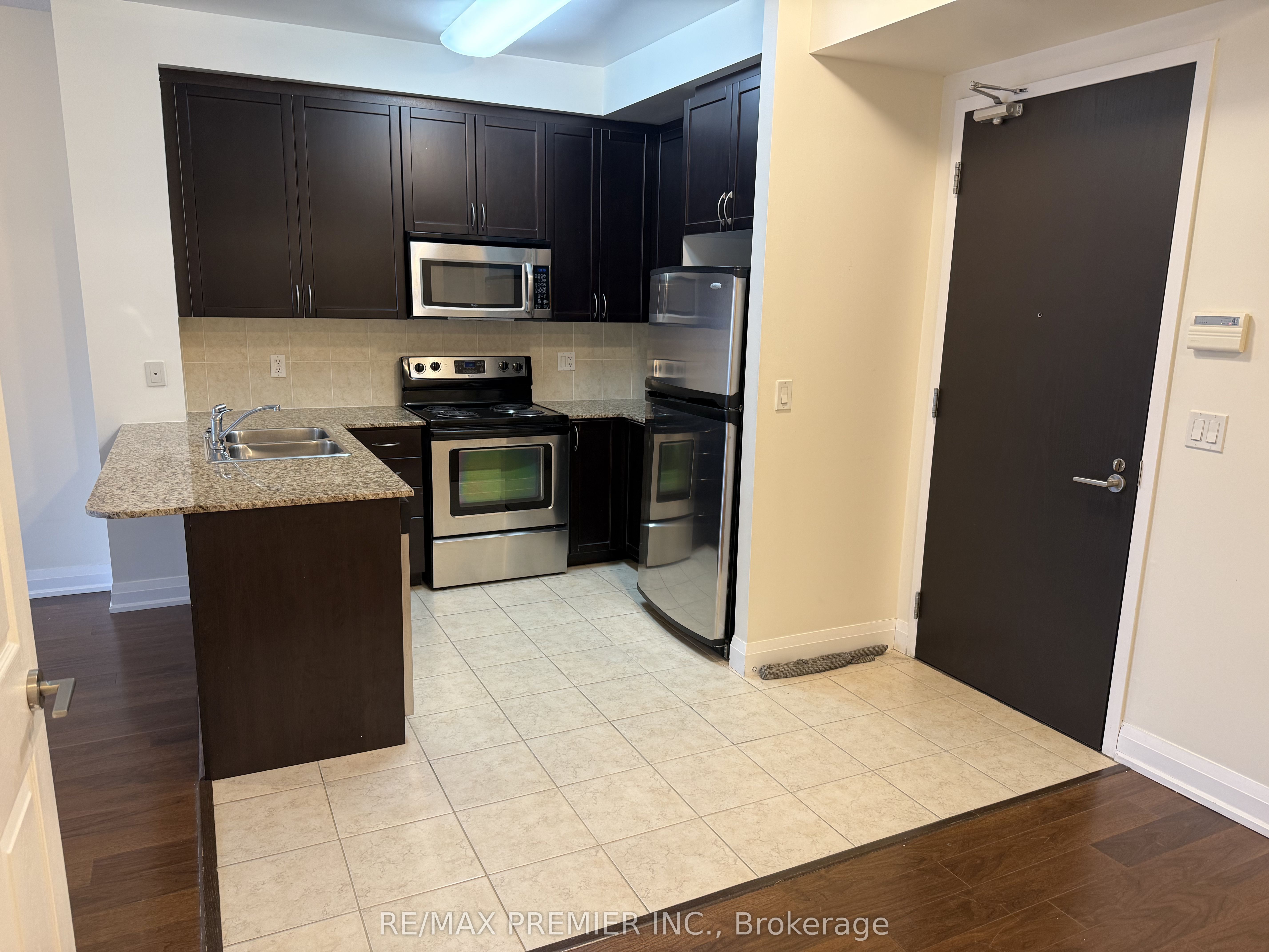 83 Woodbridge Avenue 406, Vaughan, ON L4L 0C8 photo 2