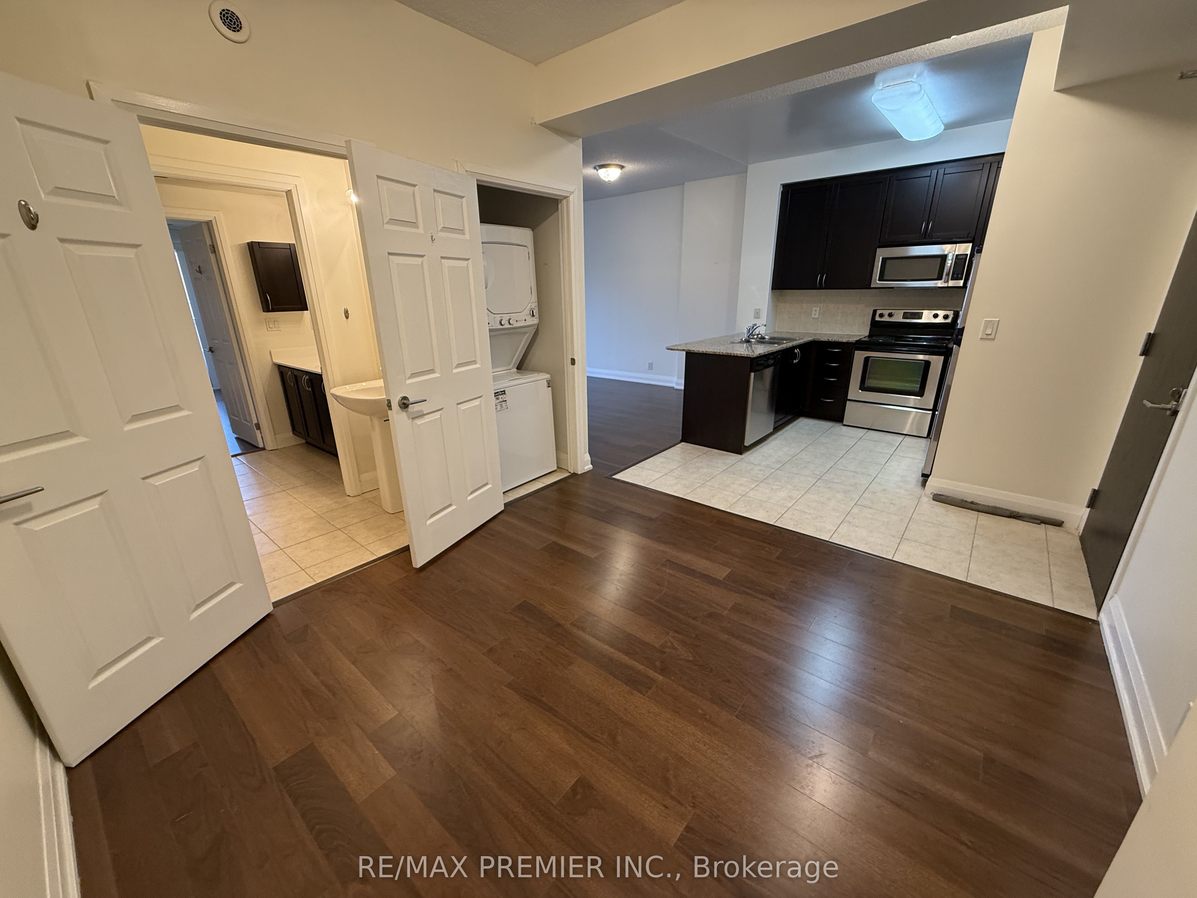 83 Woodbridge Avenue 406, Vaughan, ON L4L 0C8 photo 4