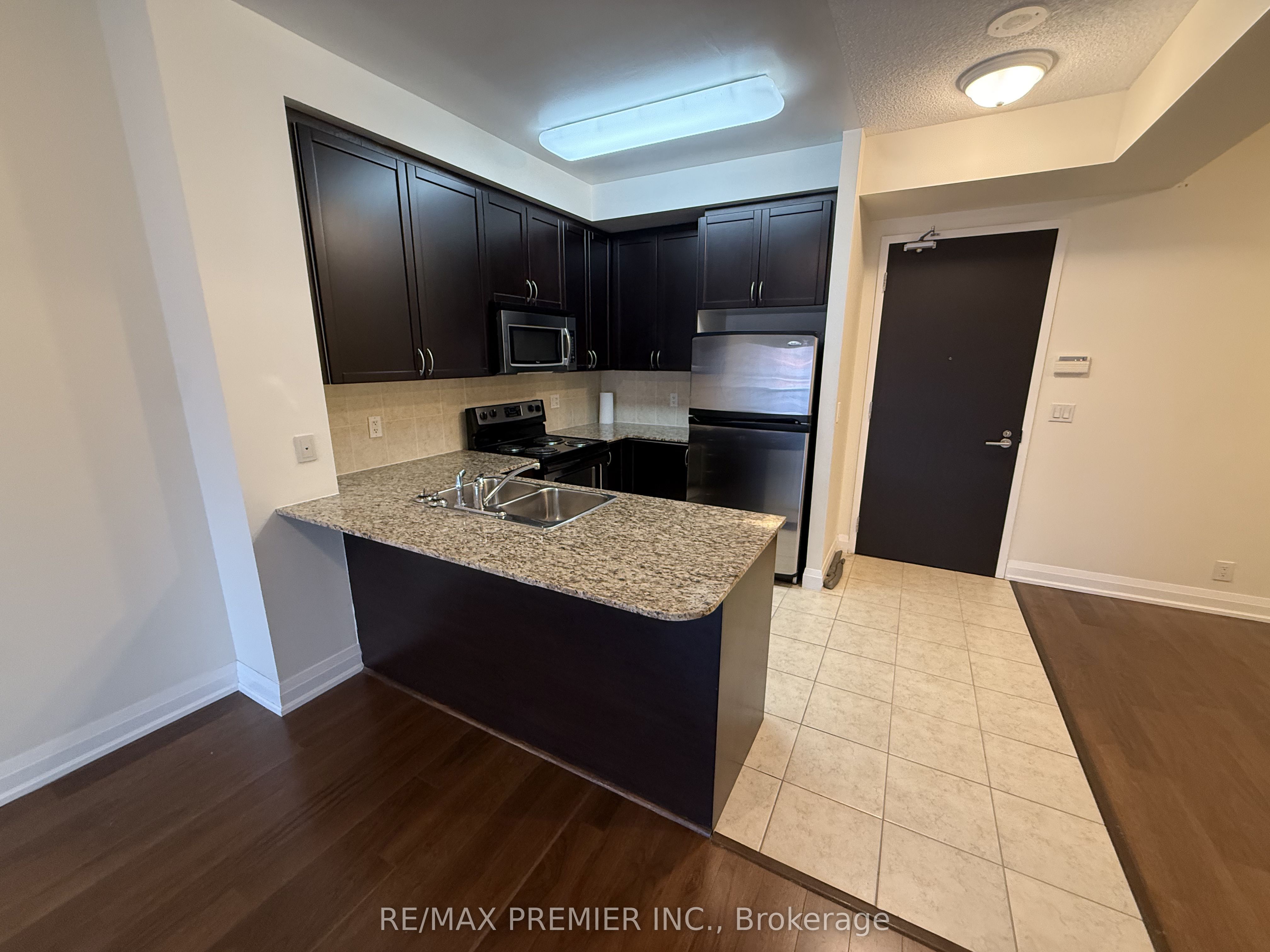 83 Woodbridge Avenue 406, Vaughan, ON L4L 0C8 photo 5