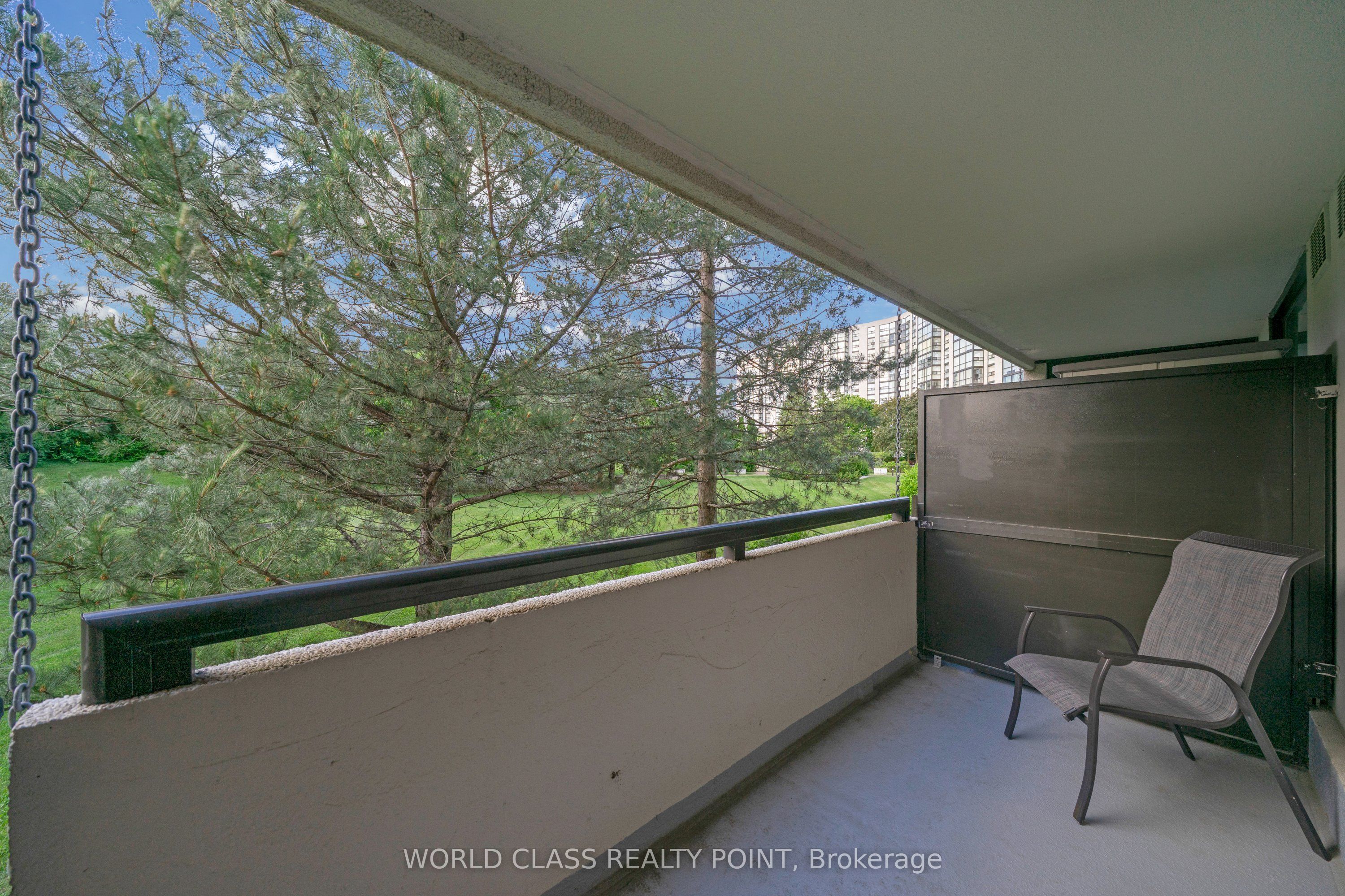 40 Harding Boulevard W 201, Richmond Hill, ON L4C 9S5 photo 2