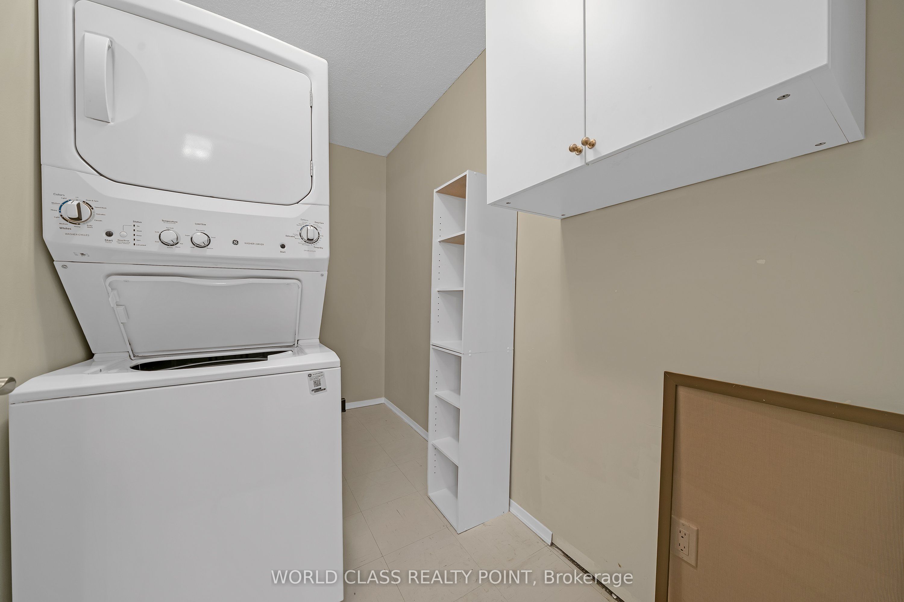 40 Harding Boulevard W 201, Richmond Hill, ON L4C 9S5 photo 3