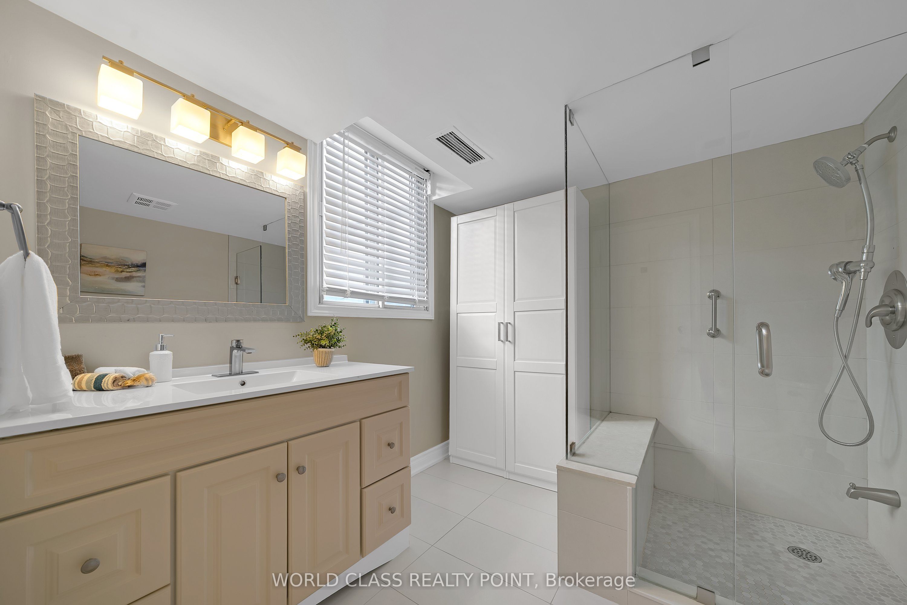 40 Harding Boulevard W 201, Richmond Hill, ON L4C 9S5 photo 4