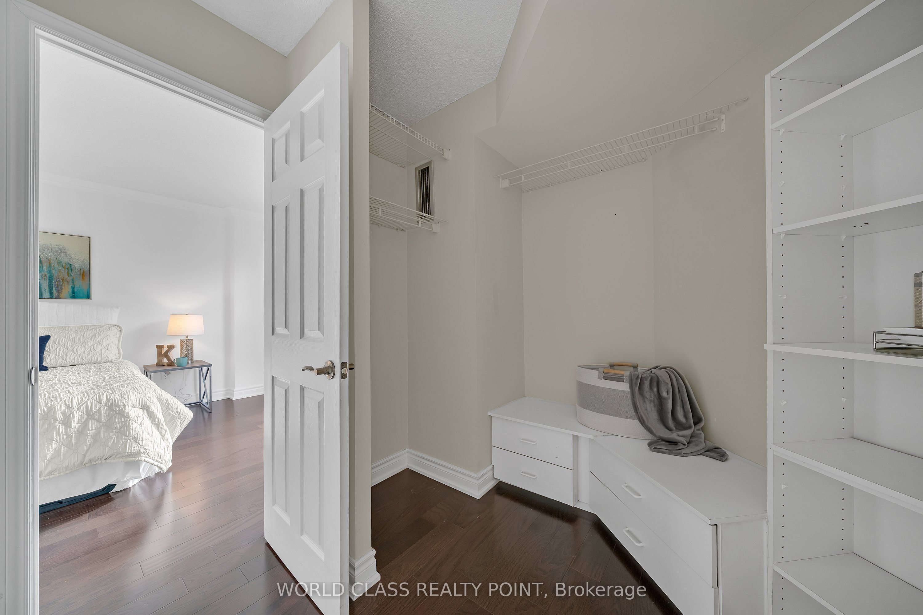 40 Harding Boulevard W 201, Richmond Hill, ON L4C 9S5 photo 5