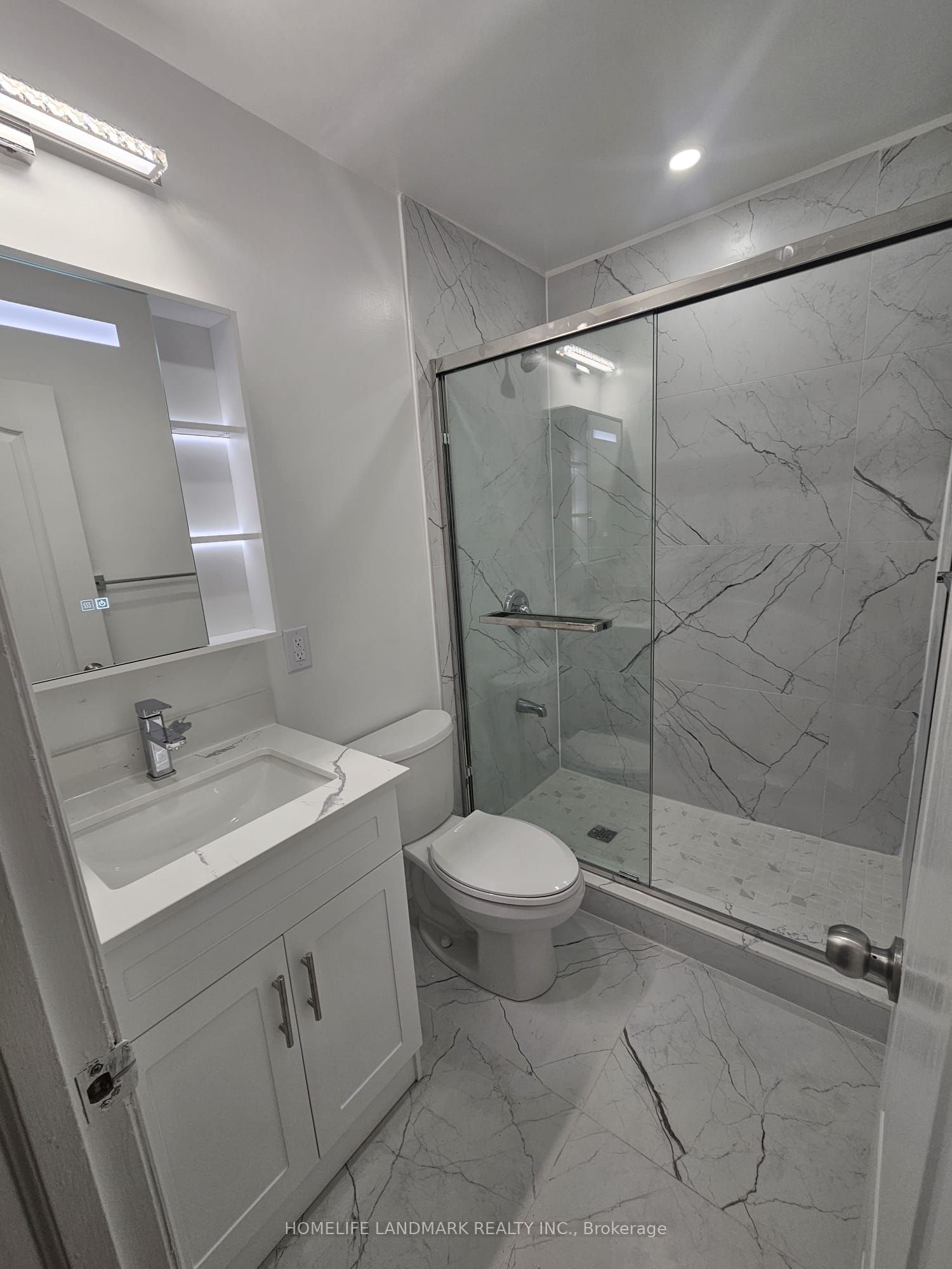 18 Highland Park Boulevard, Markham, ON L3T 1B1 photo 2