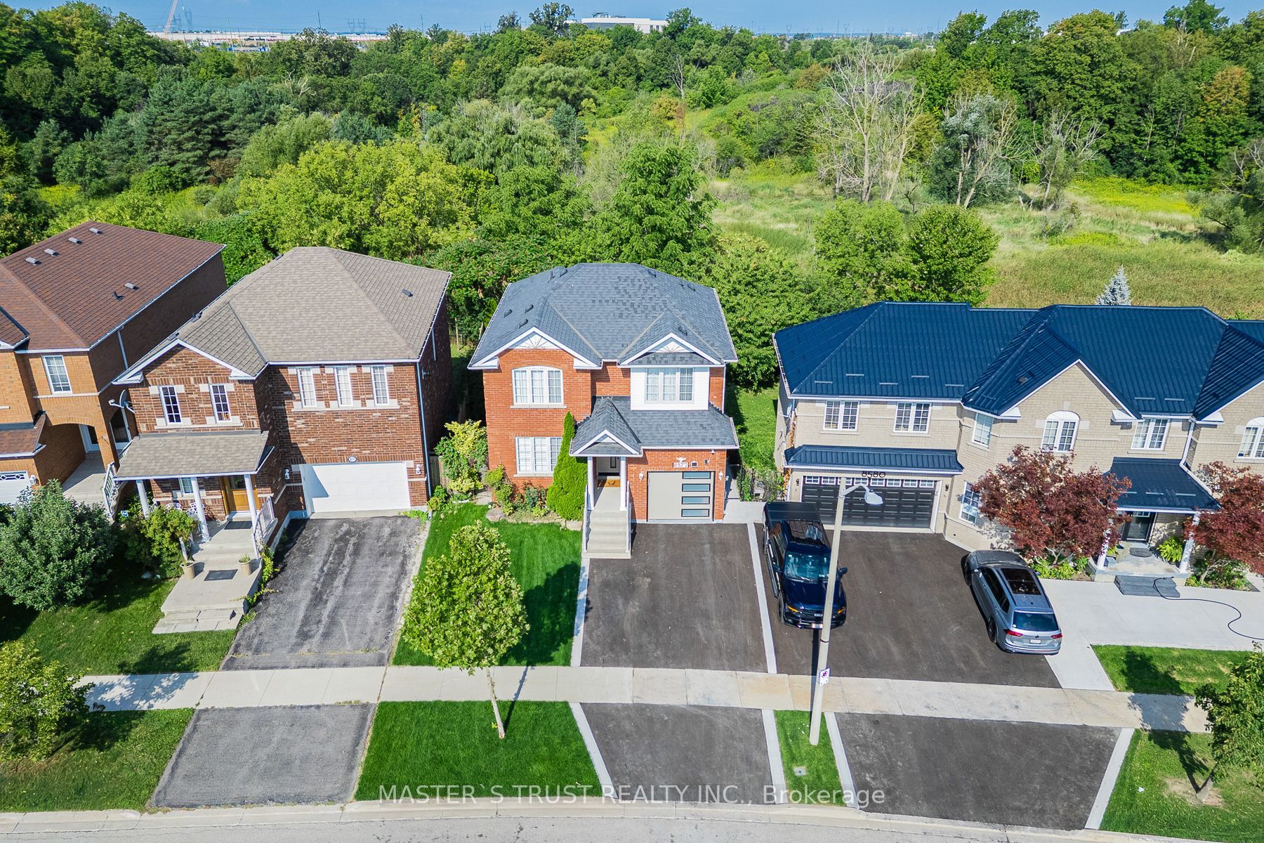 8572 Martin Grove Road, Vaughan, ON L4H 2C9 photo 2