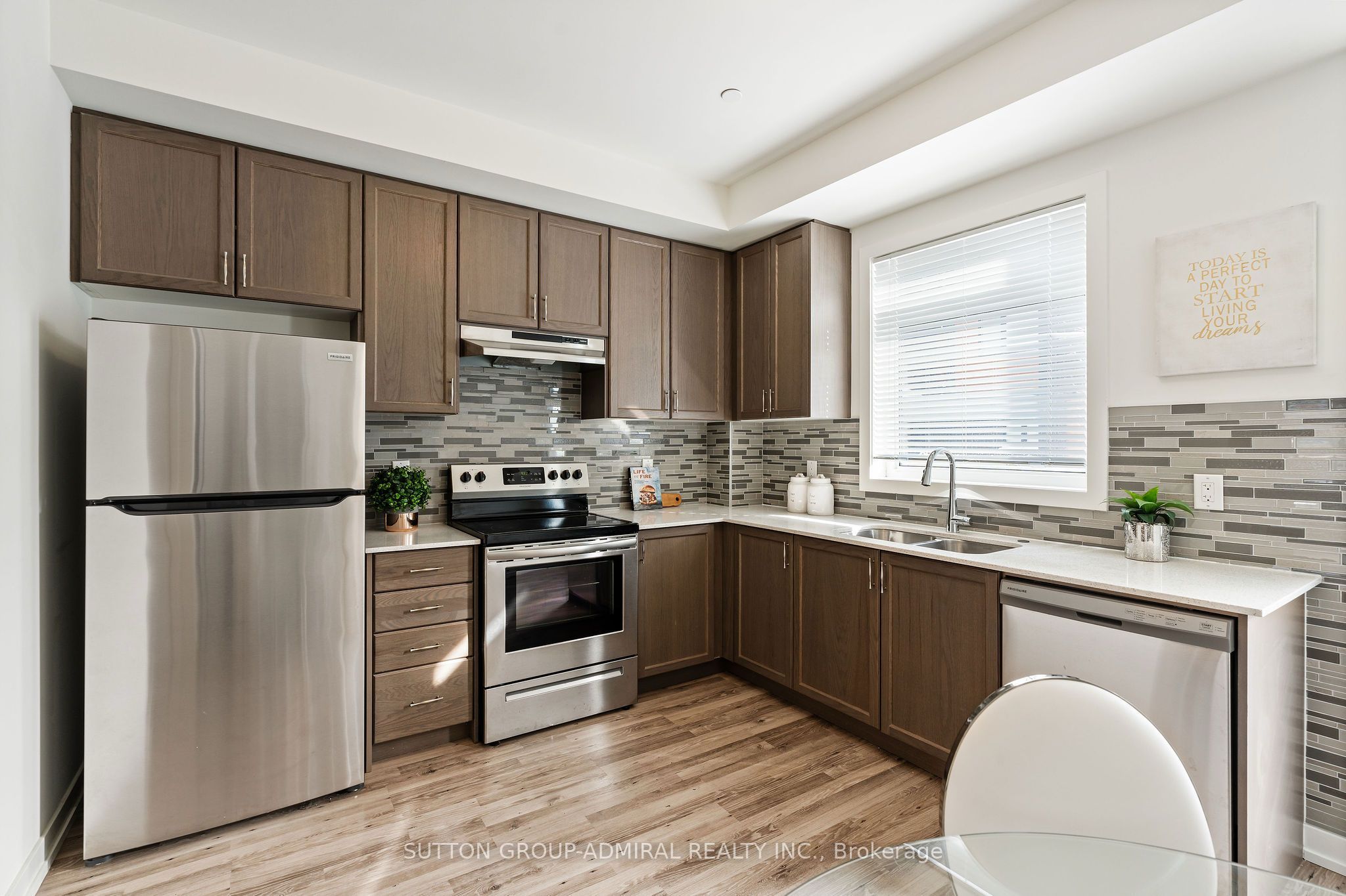 370D Red Maple Road 98, Richmond Hill, ON L4C 6P5 photo 5