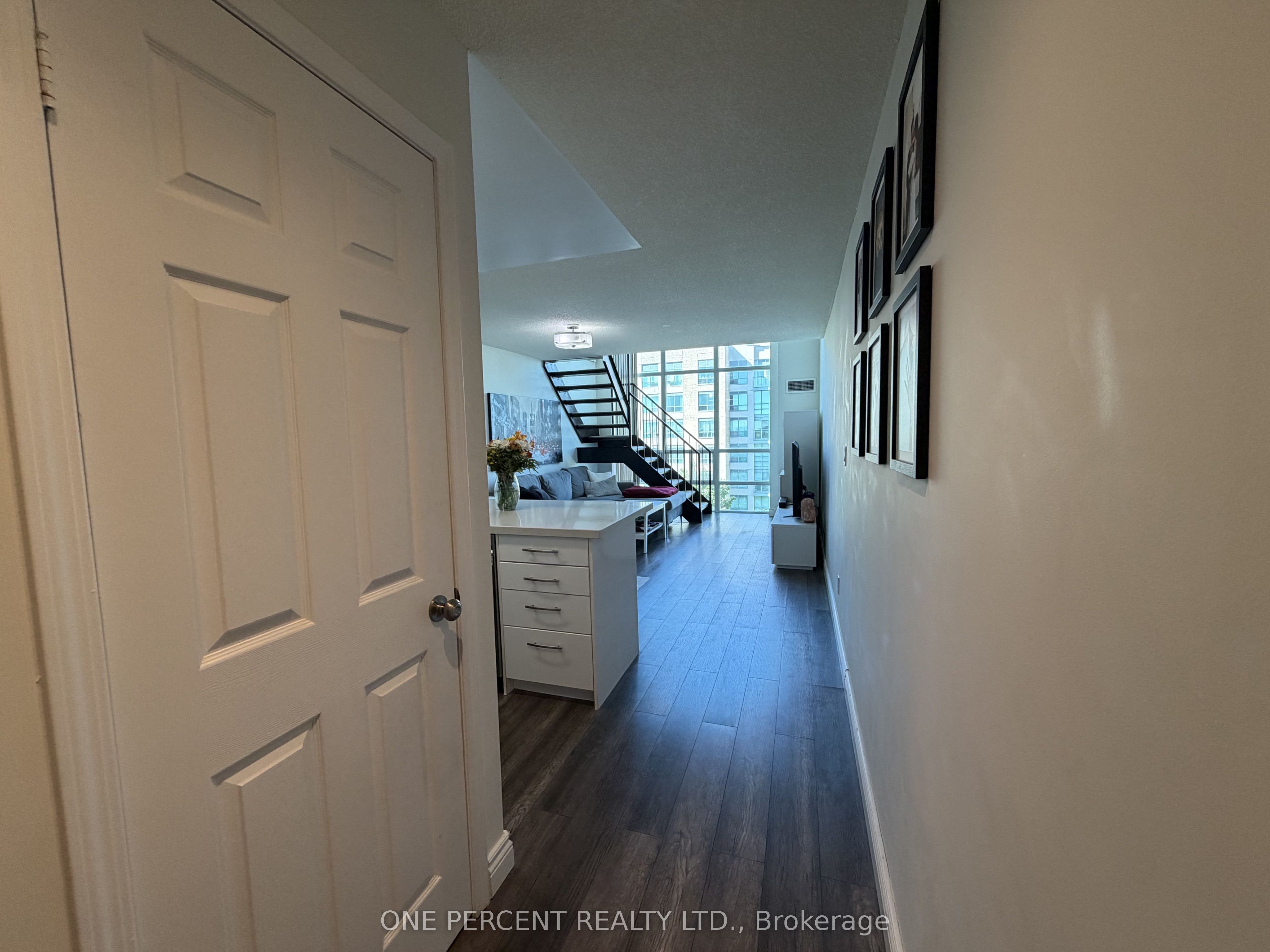 3 Ellesmere Street 607, Richmond Hill, ON L4B 4N2 photo 3