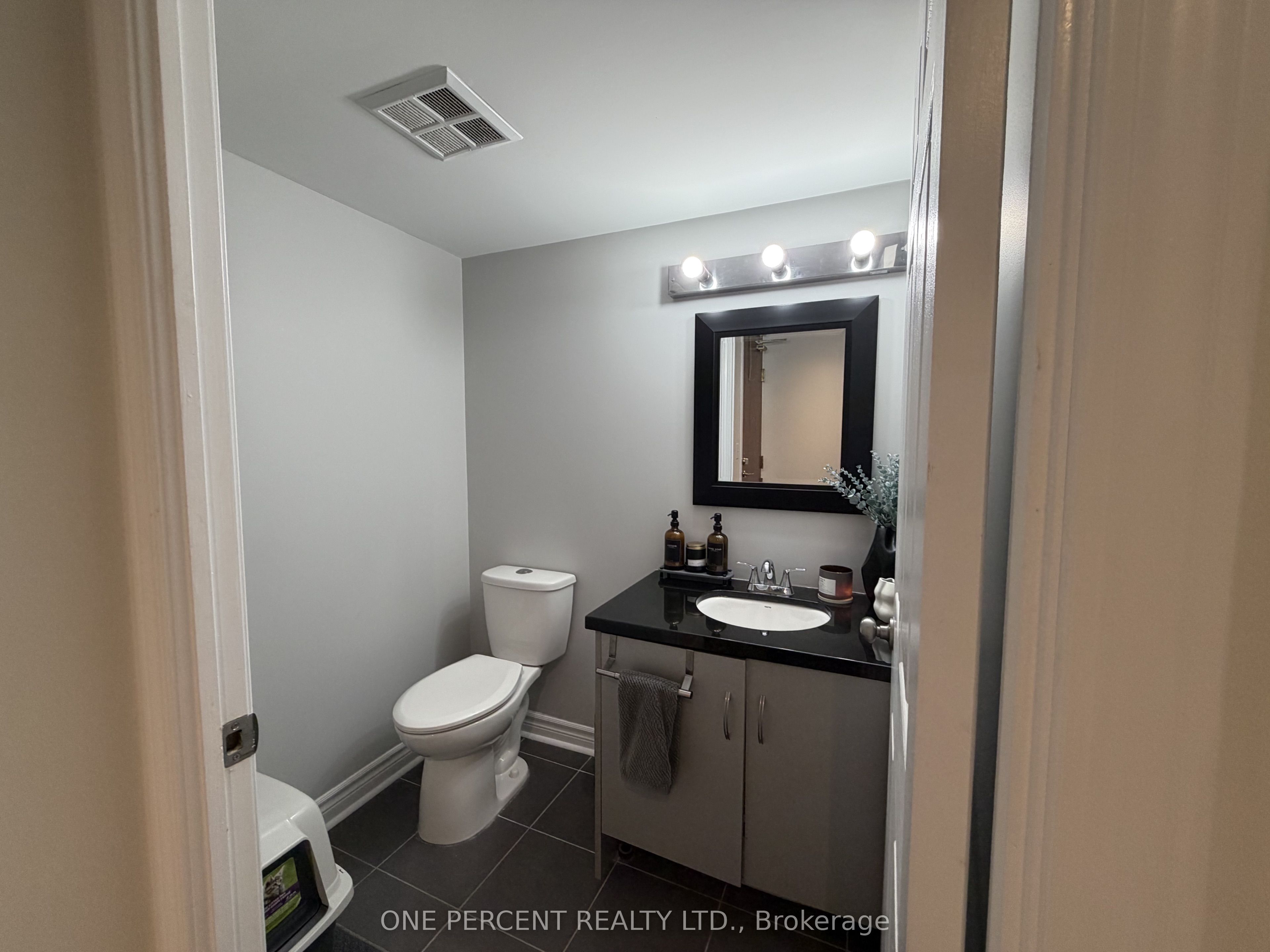 3 Ellesmere Street 607, Richmond Hill, ON L4B 4N2 photo 4