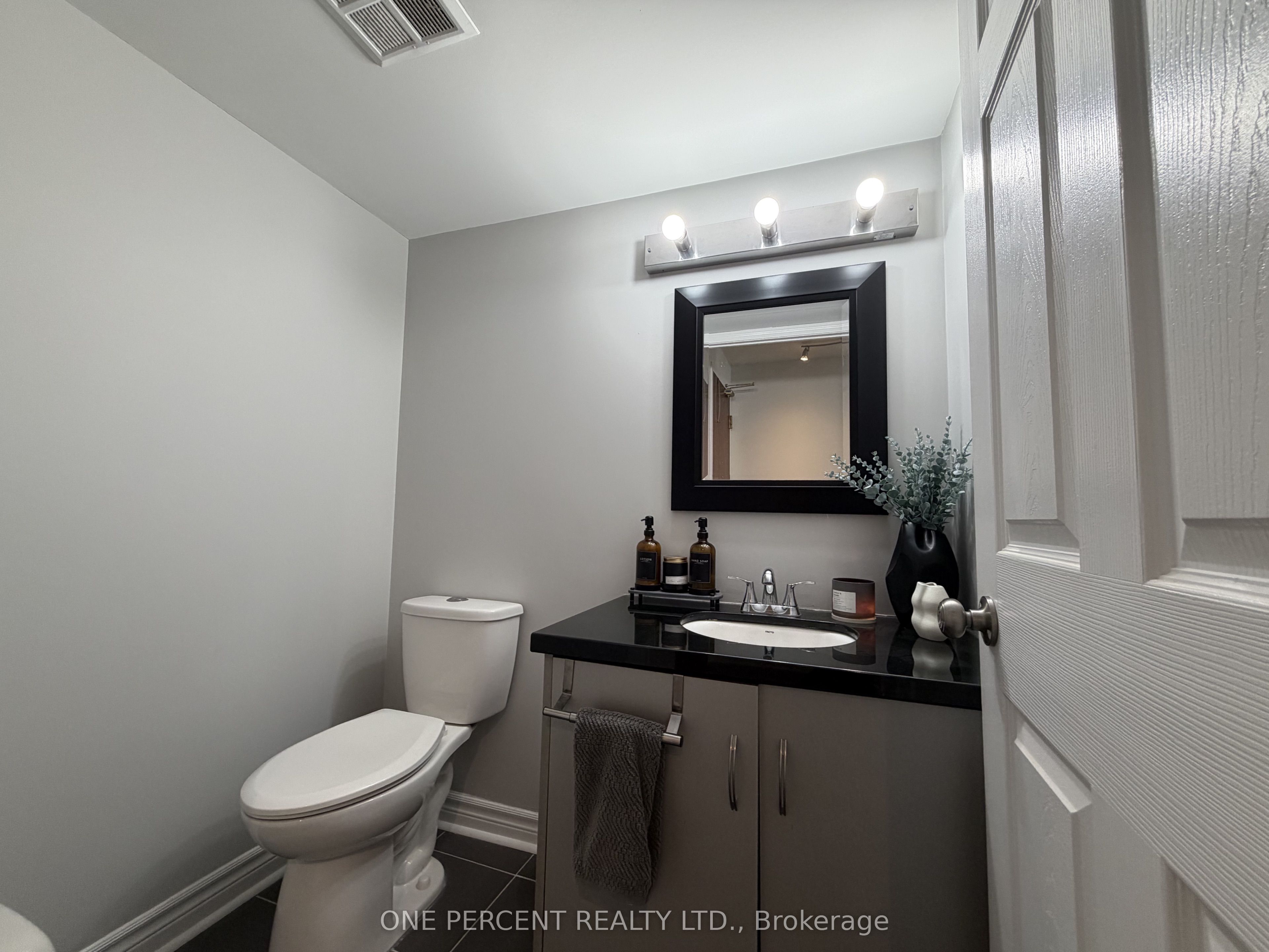 3 Ellesmere Street 607, Richmond Hill, ON L4B 4N2 photo 5