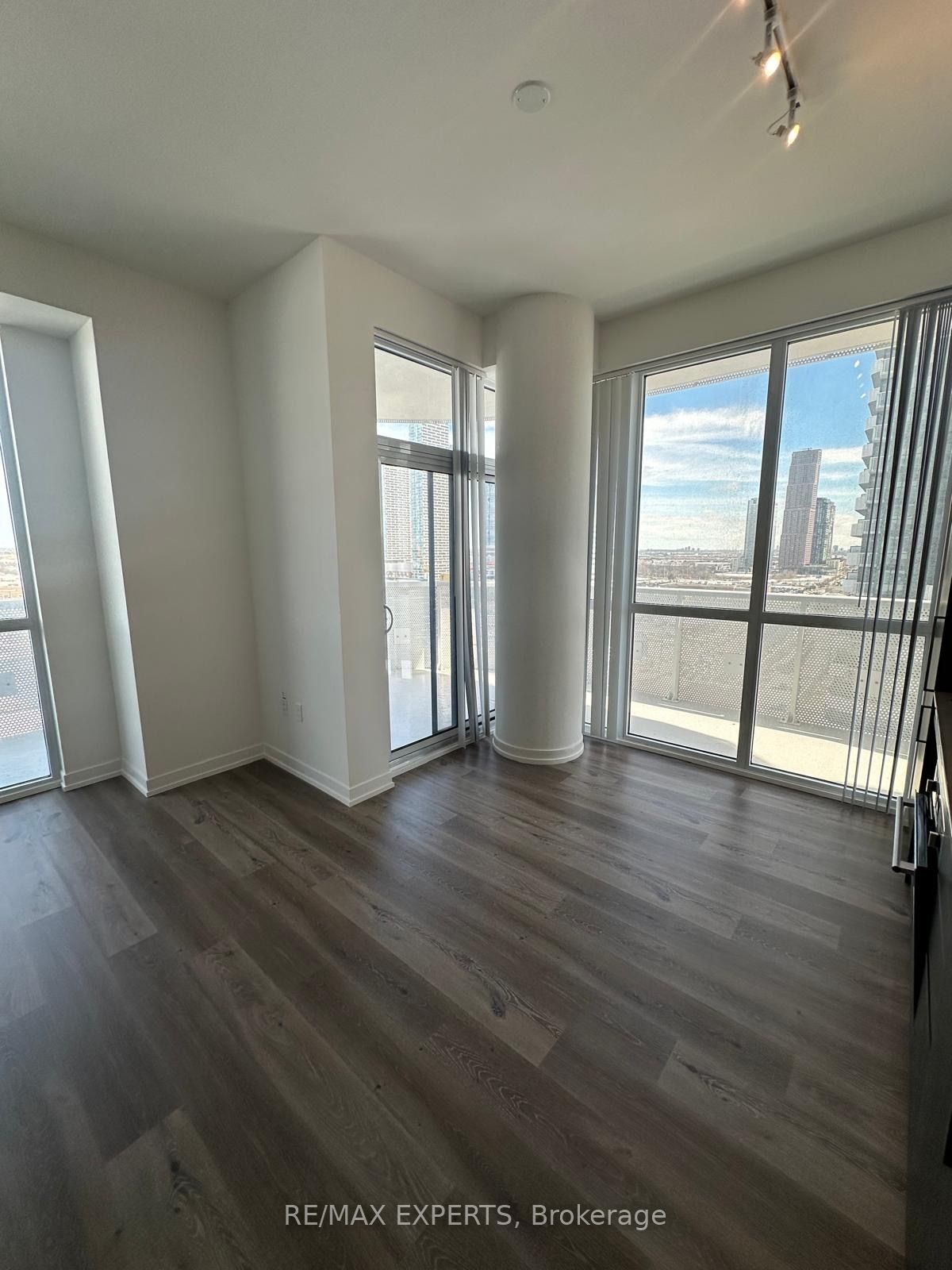 225 Commerce Street 1612, Vaughan, ON L4K 0R1 photo 4