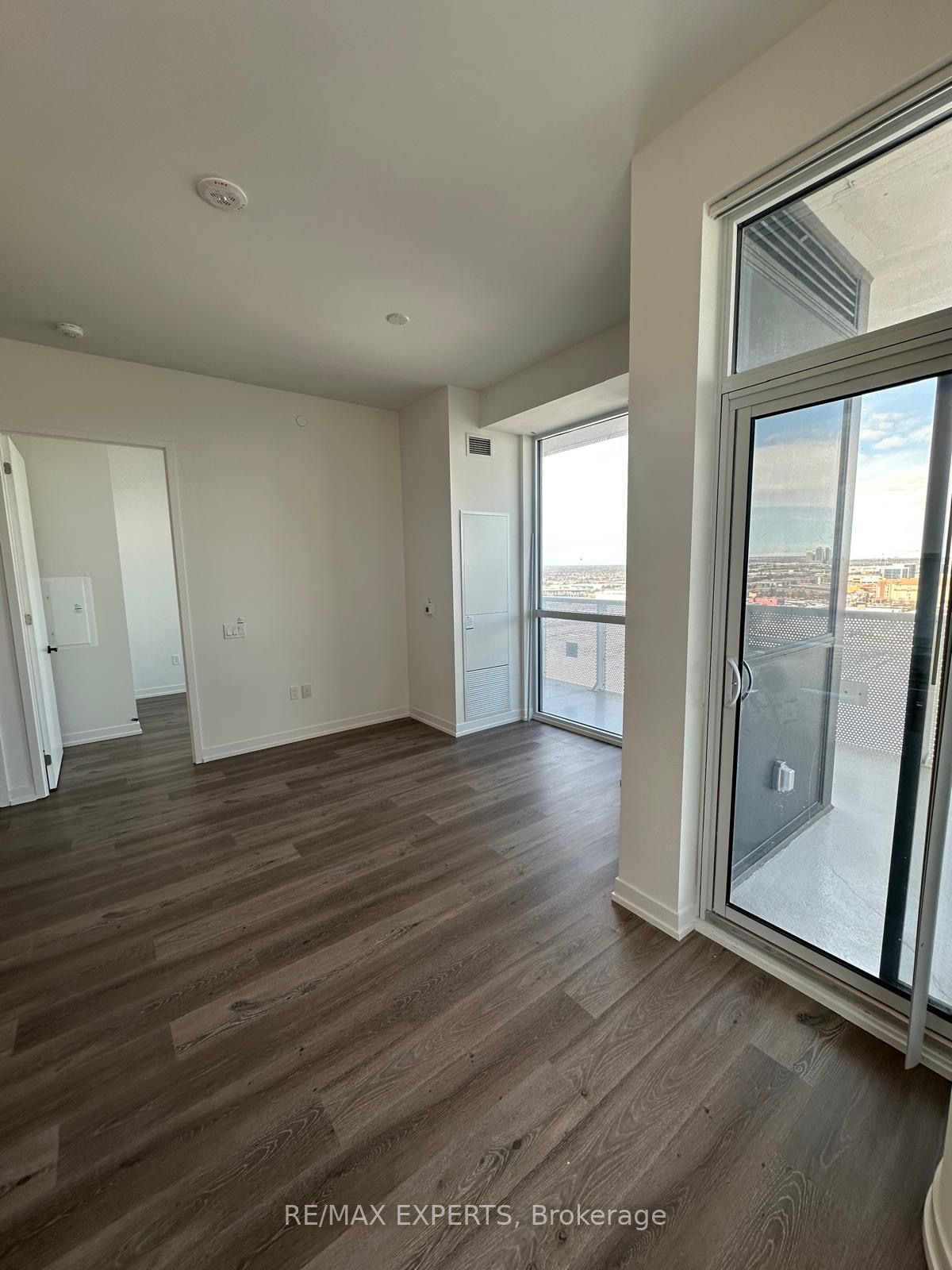 225 Commerce Street 1612, Vaughan, ON L4K 0R1 photo 5