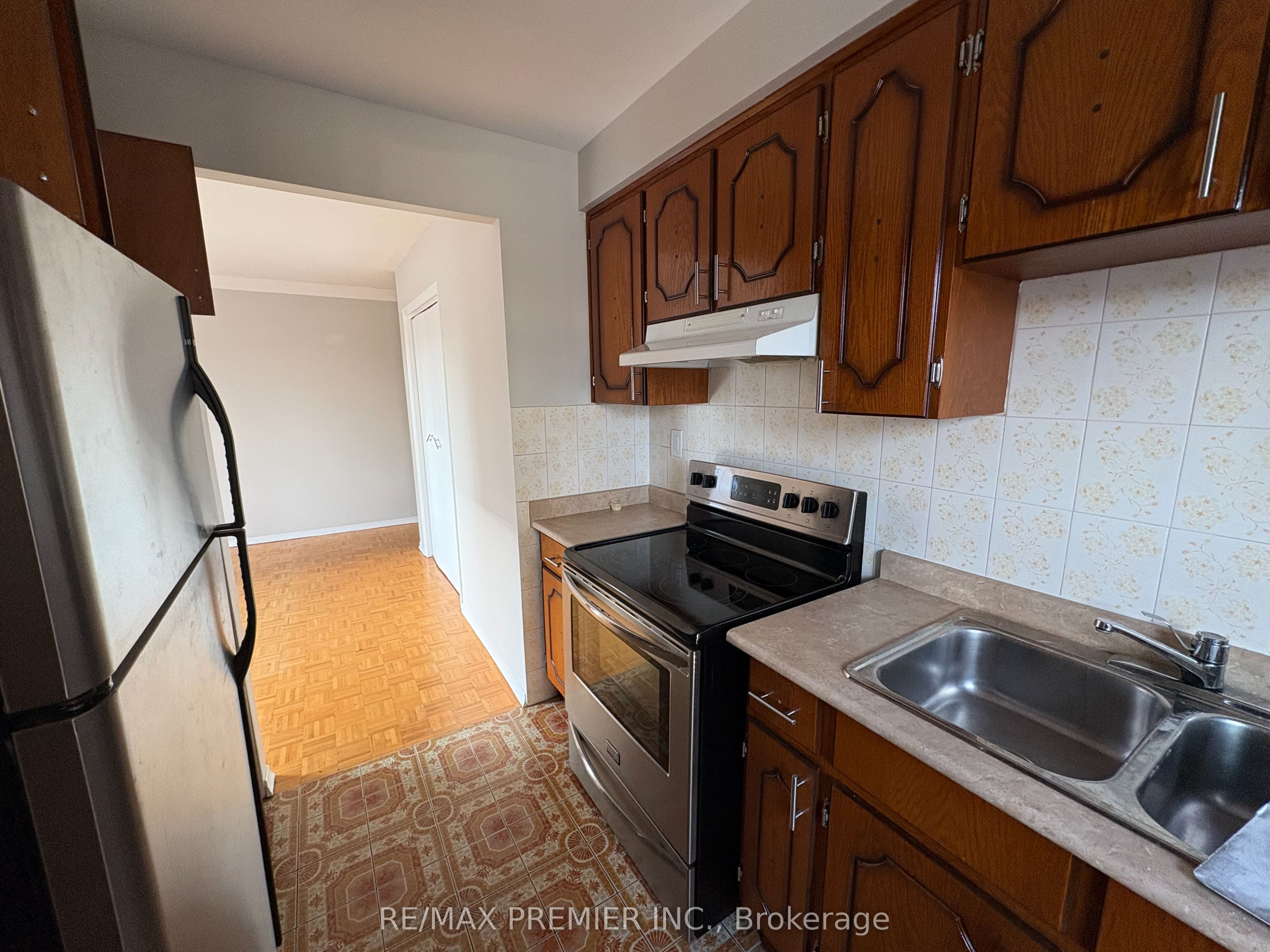 7955 Kipling Avenue 2, Vaughan, ON L4L 1Z8 photo 3