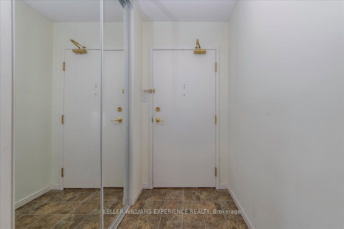 270 Davis Drive 503, Newmarket, ON L3Y 8K2 photo 3