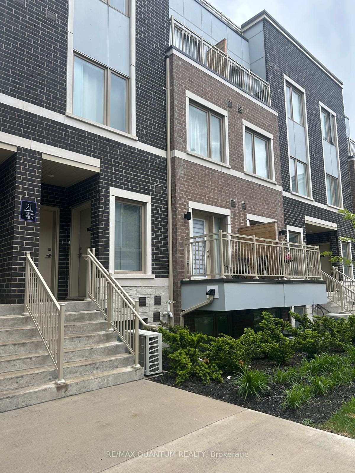 21 Honeycrisp Crescent 32, Vaughan, ON L4K 0N6