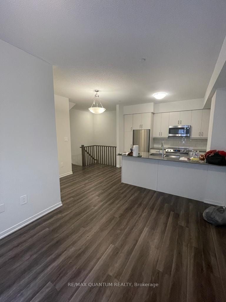 21 Honeycrisp Crescent 32, Vaughan, ON L4K 0N6 photo 4