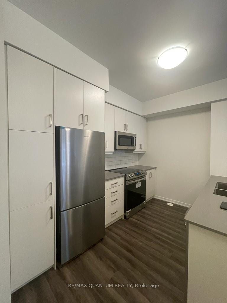 21 Honeycrisp Crescent 32, Vaughan, ON L4K 0N6 photo 5