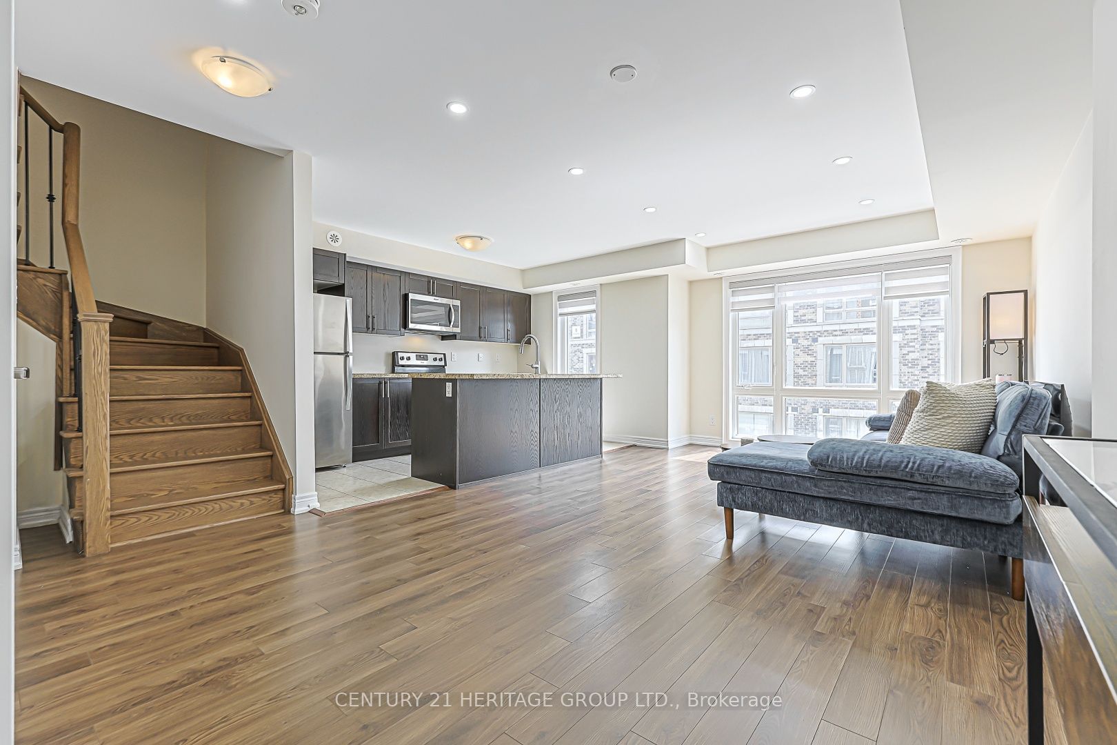 10 Dunshealth Way 216, Markham, ON L6B 1N3 photo 2