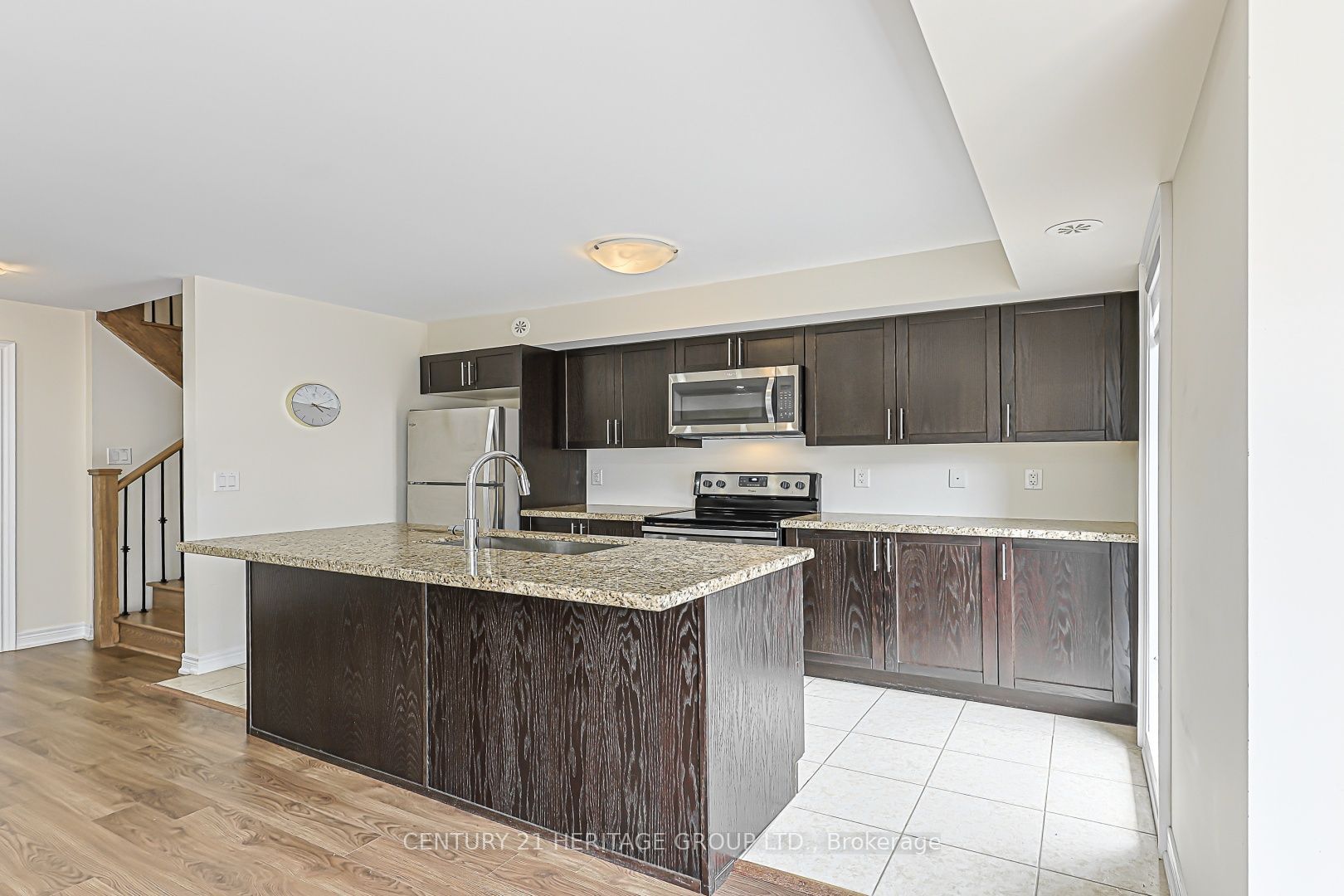10 Dunshealth Way 216, Markham, ON L6B 1N3 photo 3