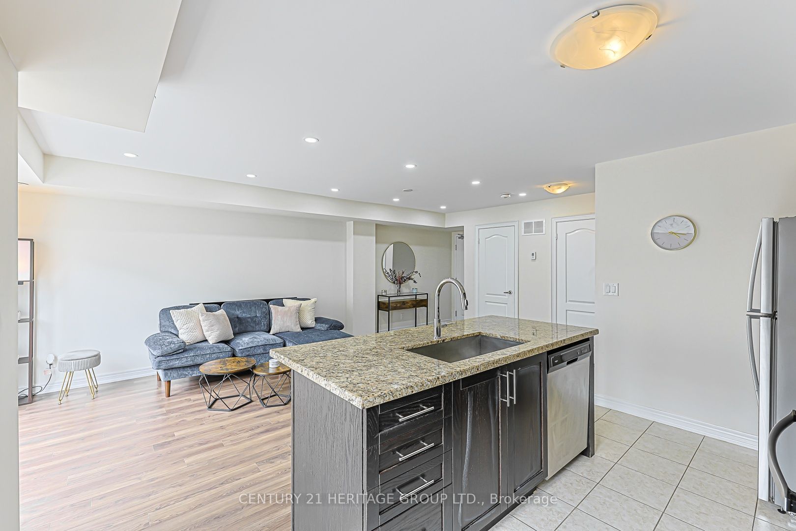 10 Dunshealth Way 216, Markham, ON L6B 1N3 photo 4