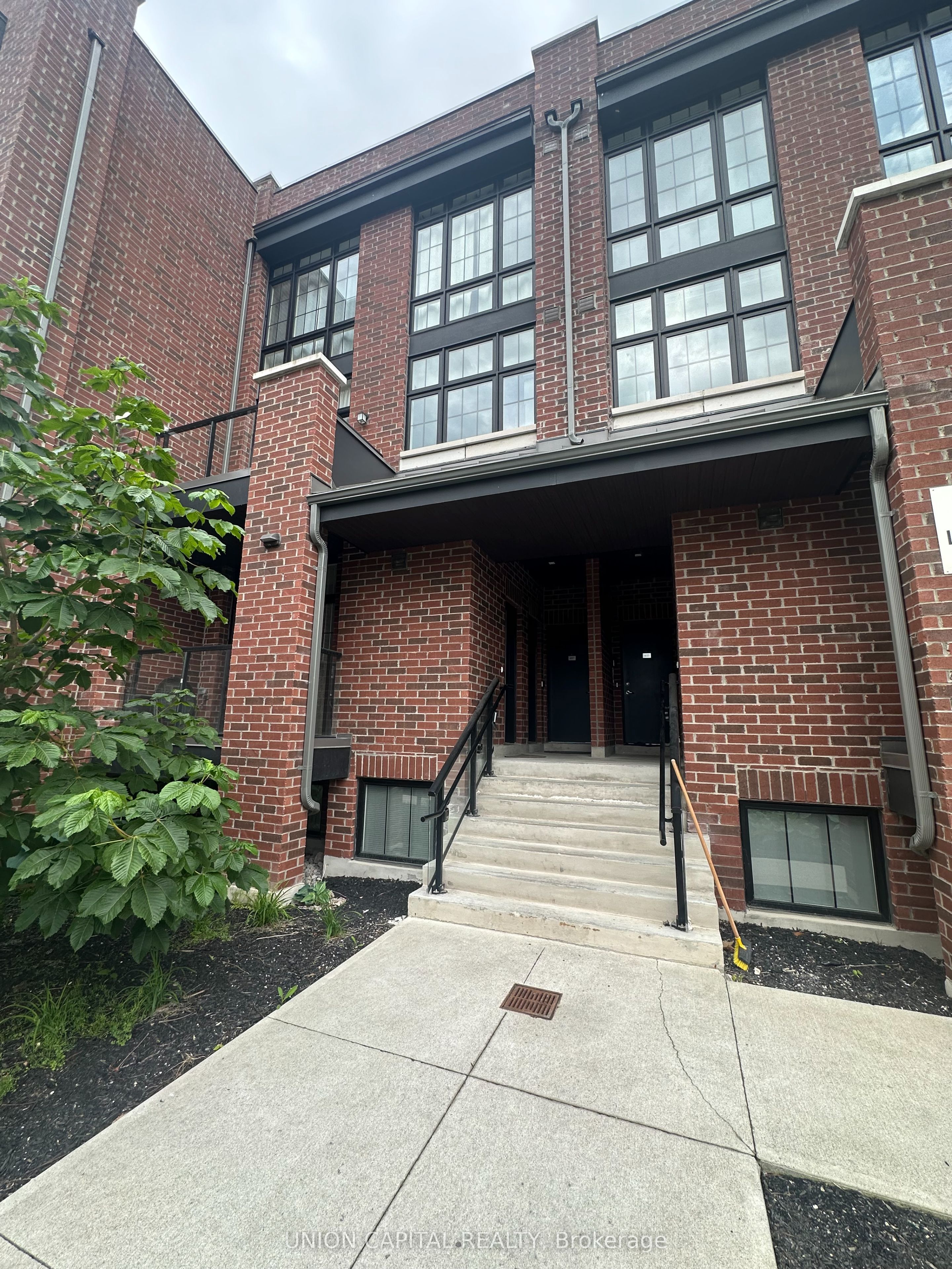 2 Linsmore Place 306, Whitchurch-Stouffville, ON L4A 4T4 photo 2