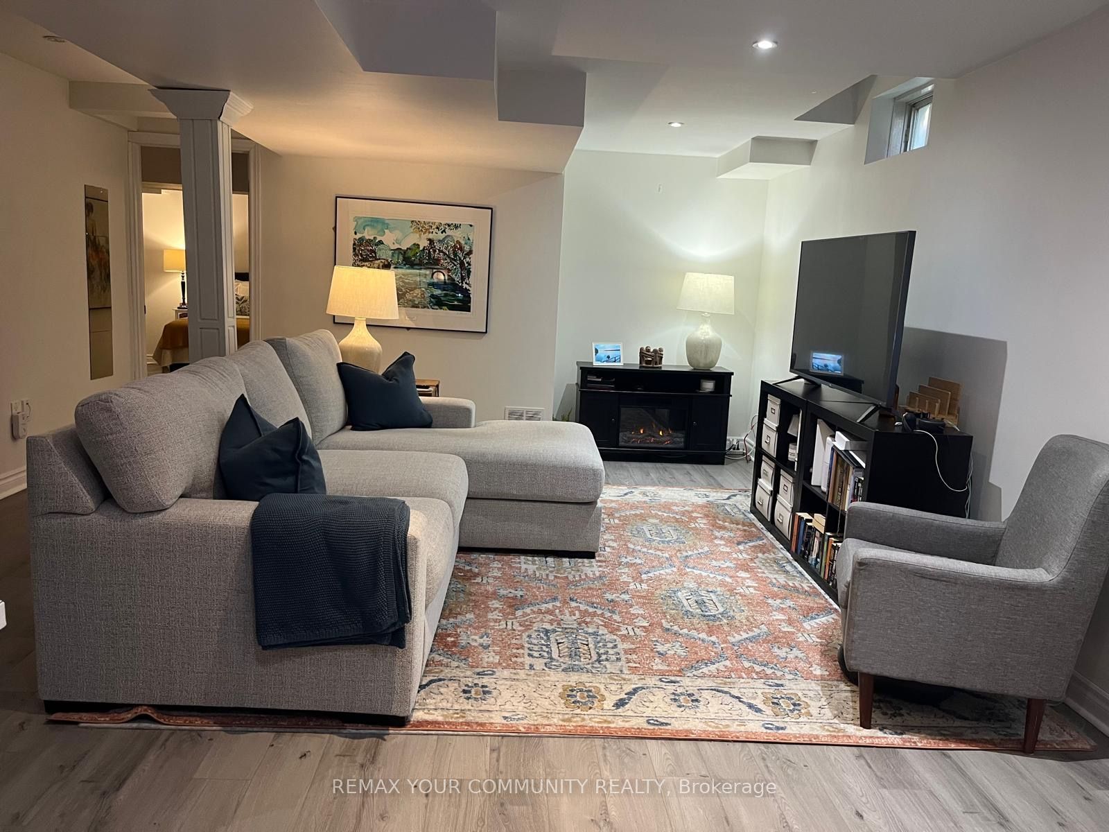 375 Woodfern Way S, Newmarket, ON L3X 2X7
