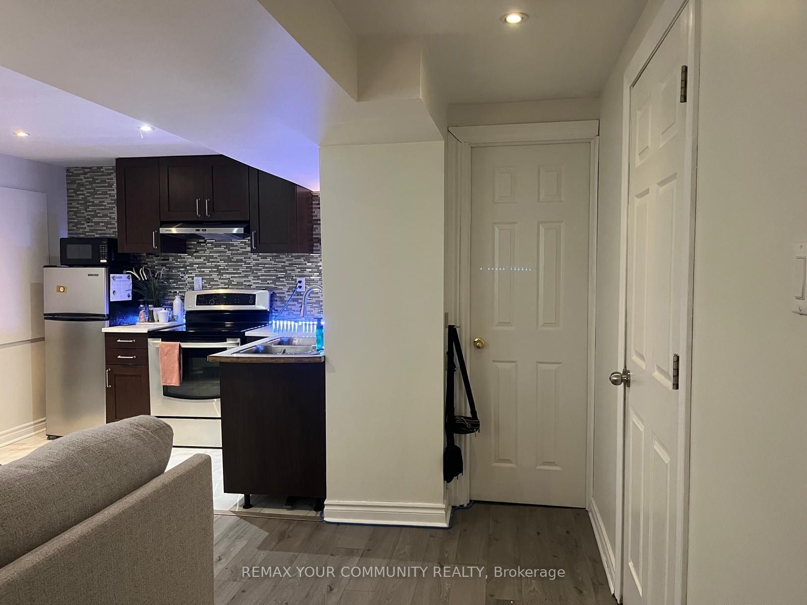 375 Woodfern Way S, Newmarket, ON L3X 2X7 photo 5