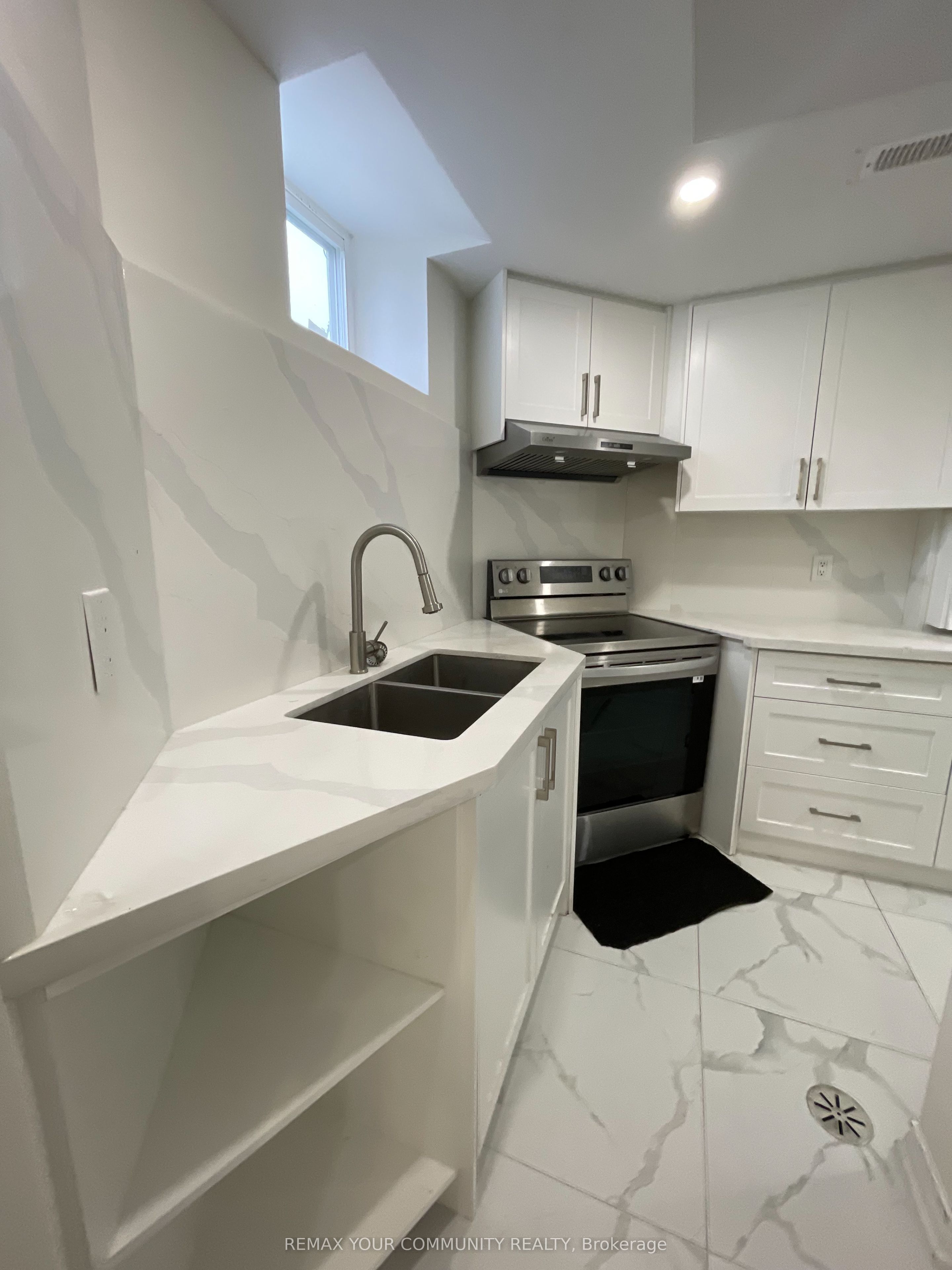 193 Kale Crescent Basment, Vaughan, ON L6A 3R2 photo 3