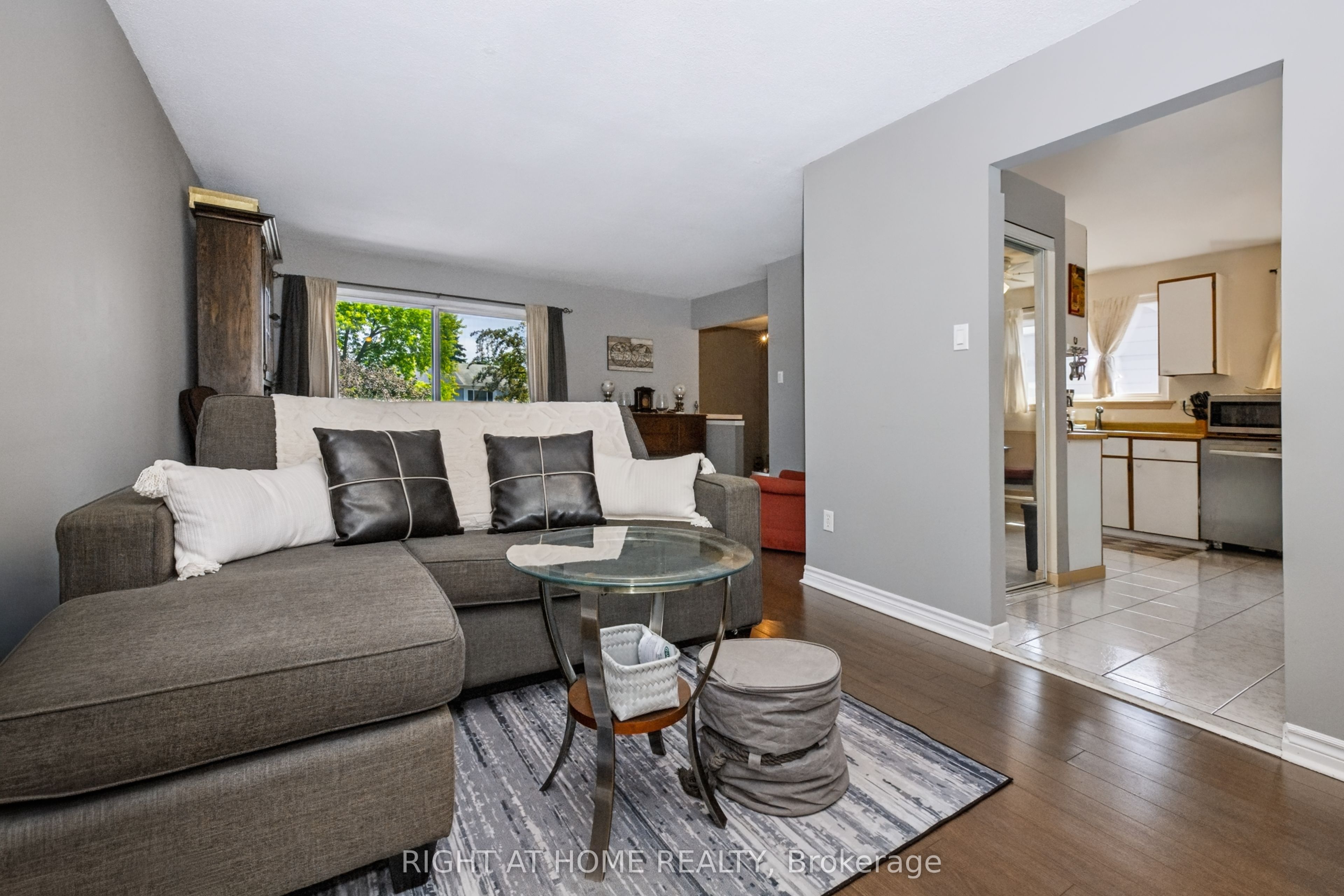 229 Britannia Avenue, Bradford West Gwillimbury, ON L3Z 1A4 photo 5